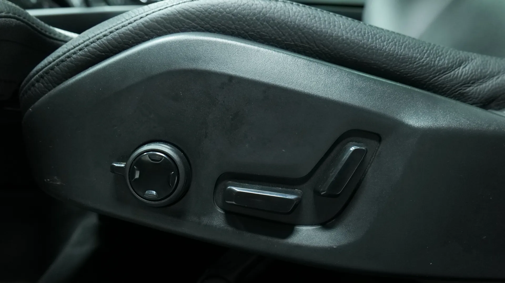 Autokuva 11 - LRR-747