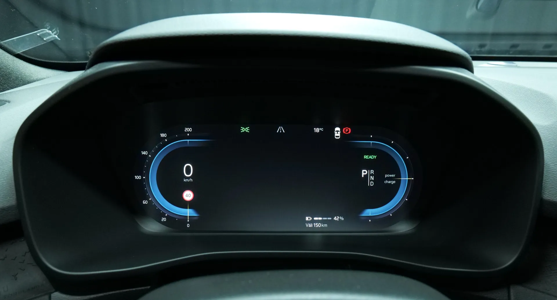 Autokuva 6 - LRU-135