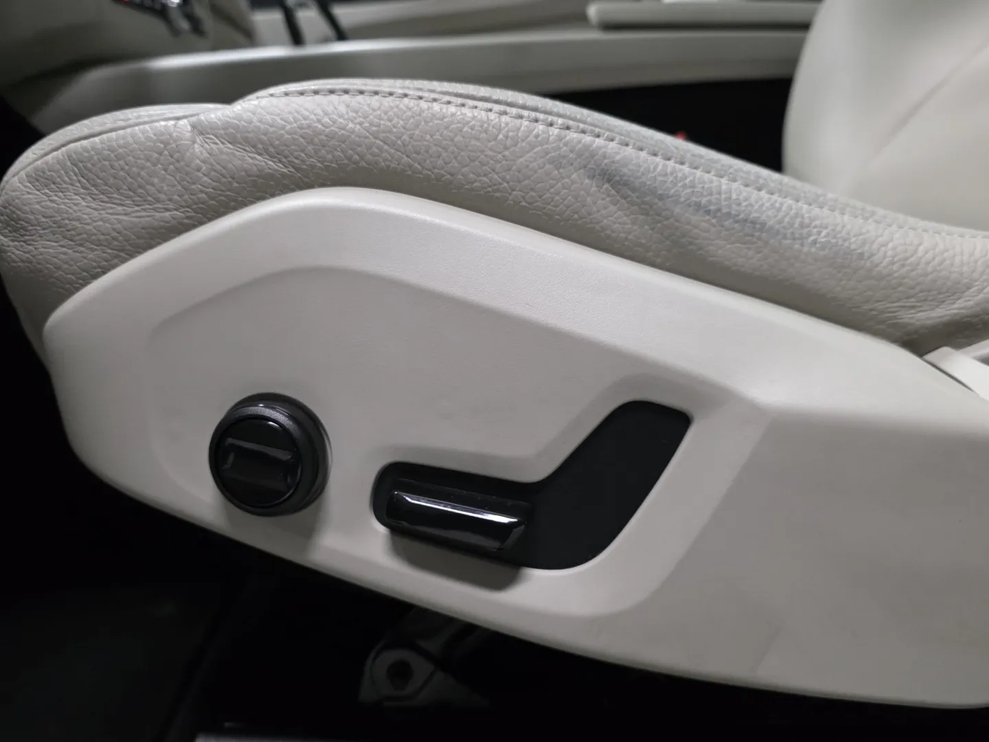 Autokuva 15 - LRU-226