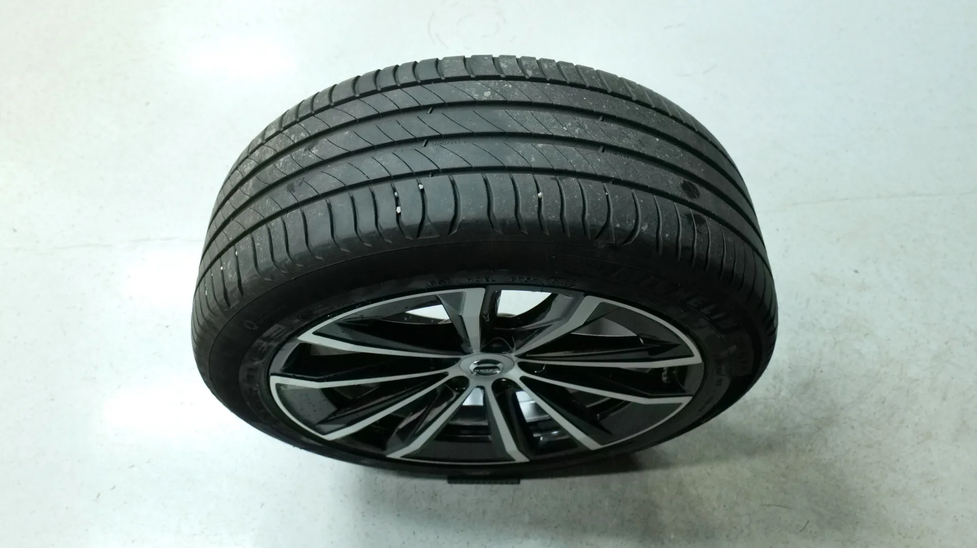 Autokuva 19 - LRU-598