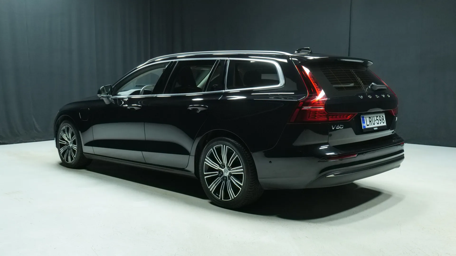 Autokuva 2 - LRU-598