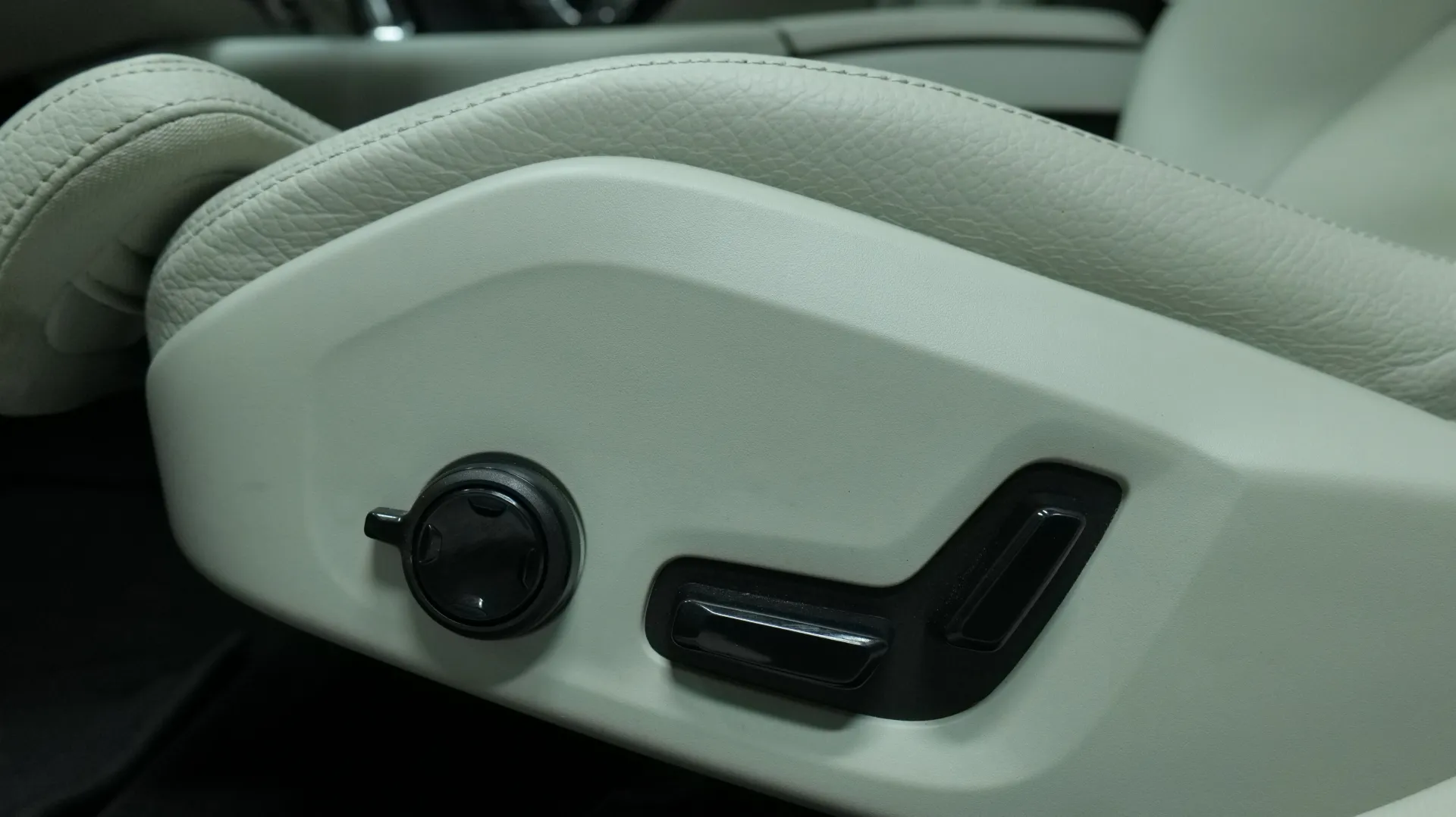 Autokuva 10 - LRU-598