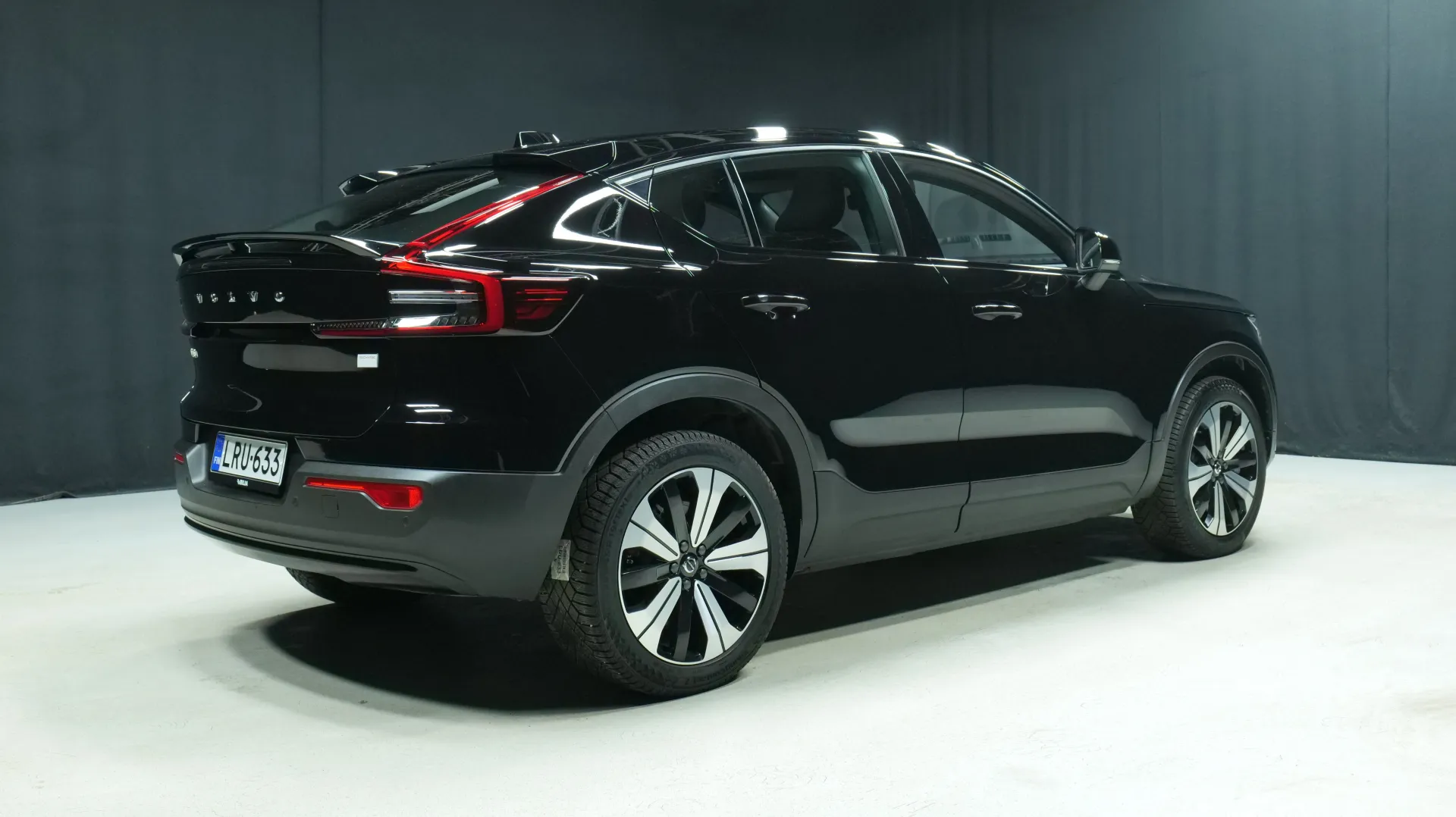 Autokuva 3 - LRU-633