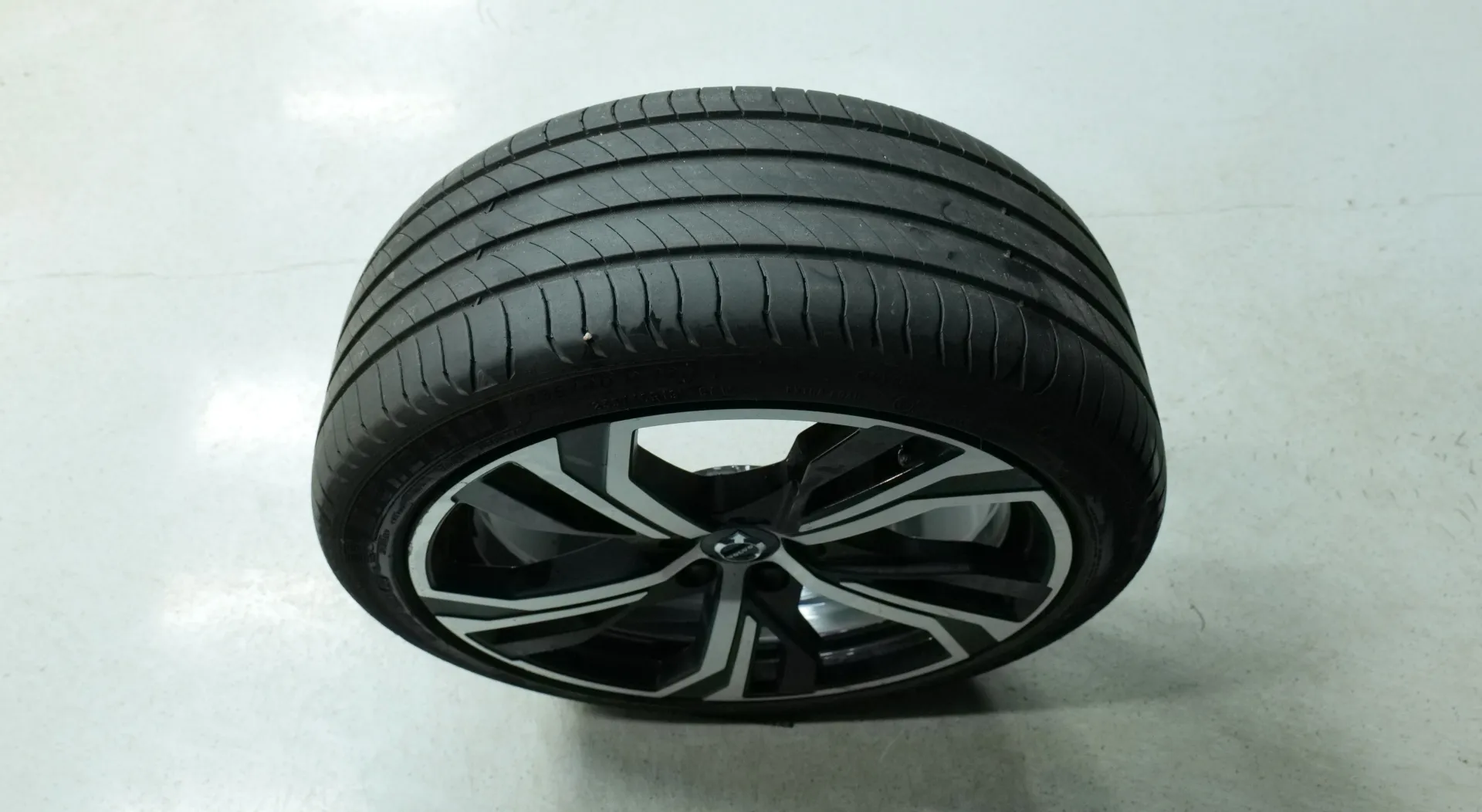 Autokuva 20 - LRX-696