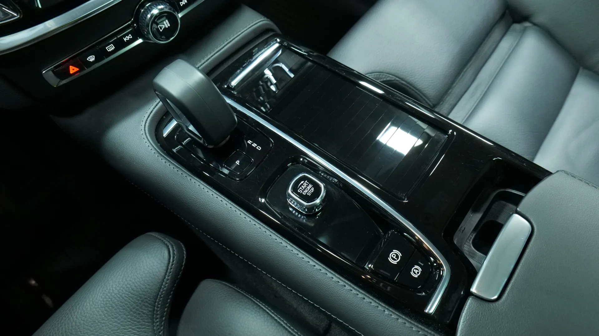 Autokuva 9 - LRX-696