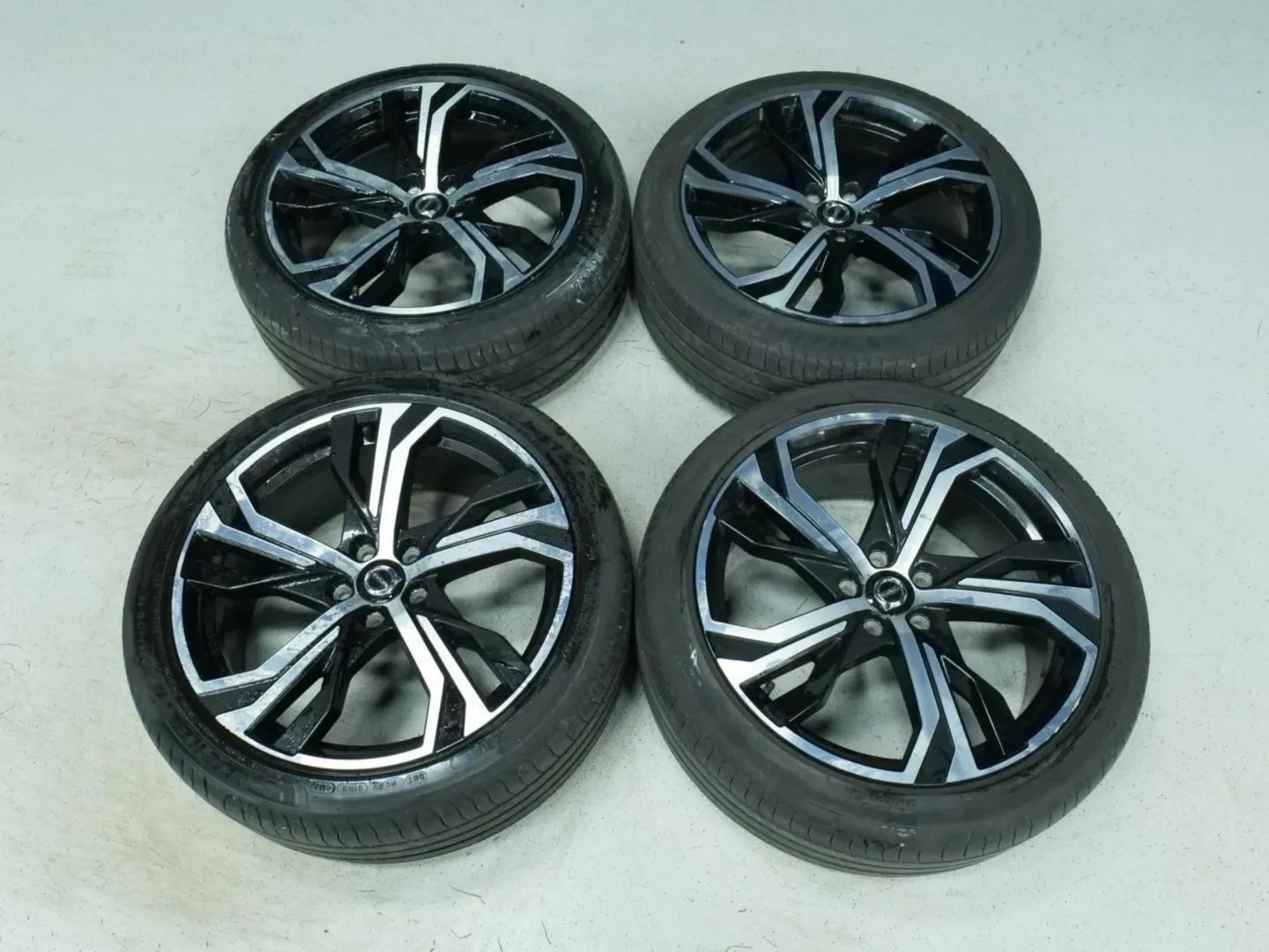 Autokuva 14 - LRX-696