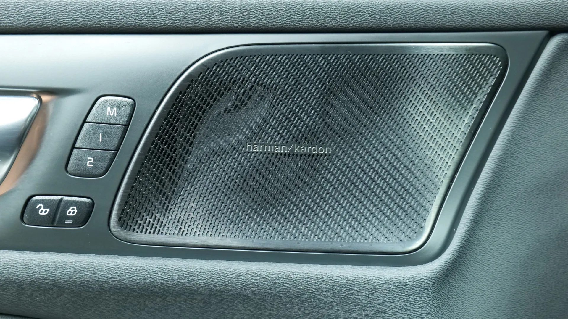 Autokuva 10 - LRX-696