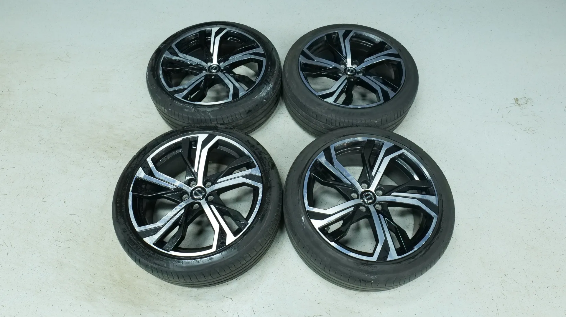 Autokuva 19 - LRX-696