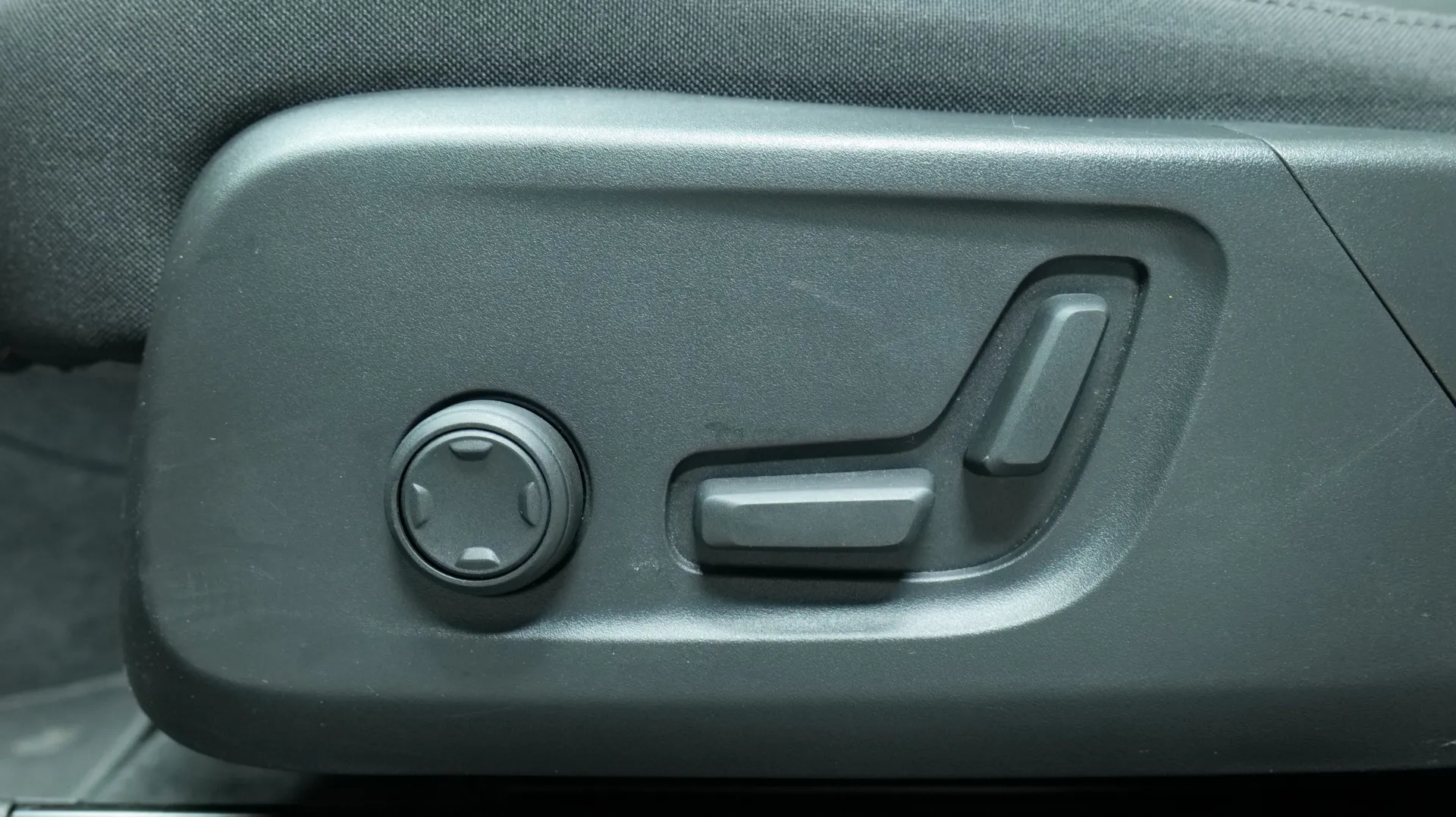 Autokuva 10 - LSC-765