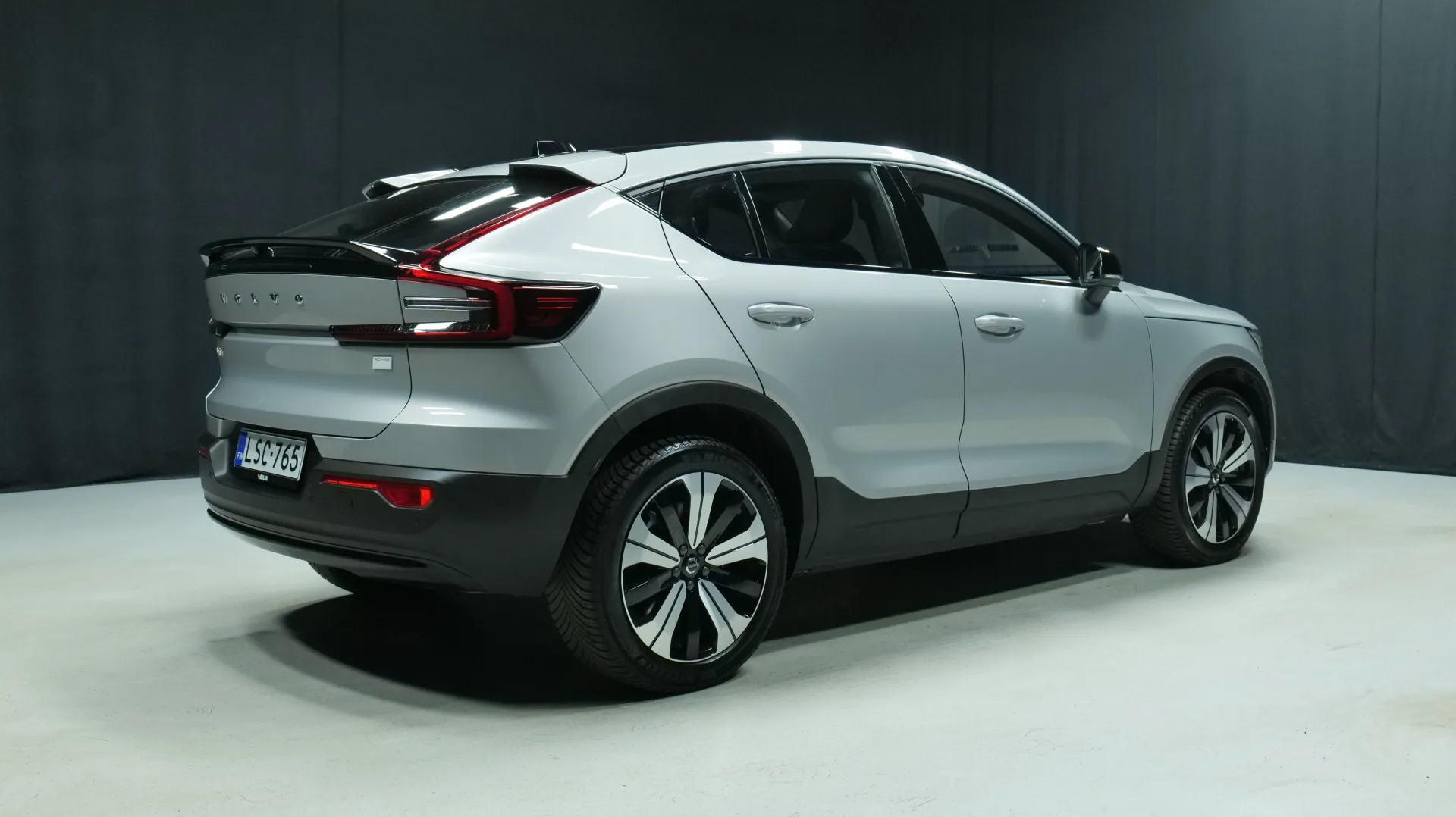 Autokuva 3 - LSC-765