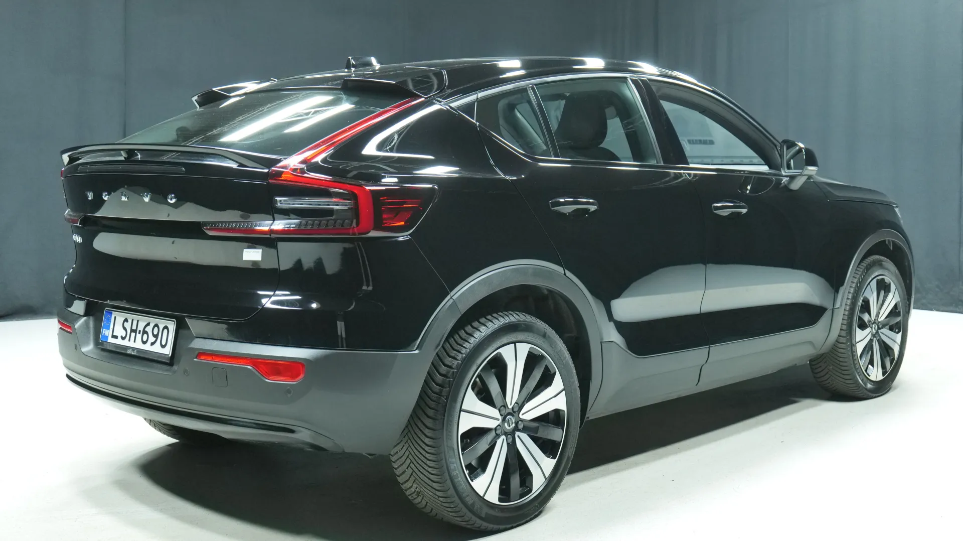 Autokuva 3 - LSH-690