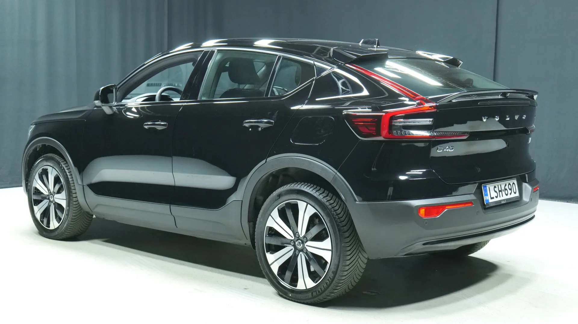 Autokuva 2 - LSH-690