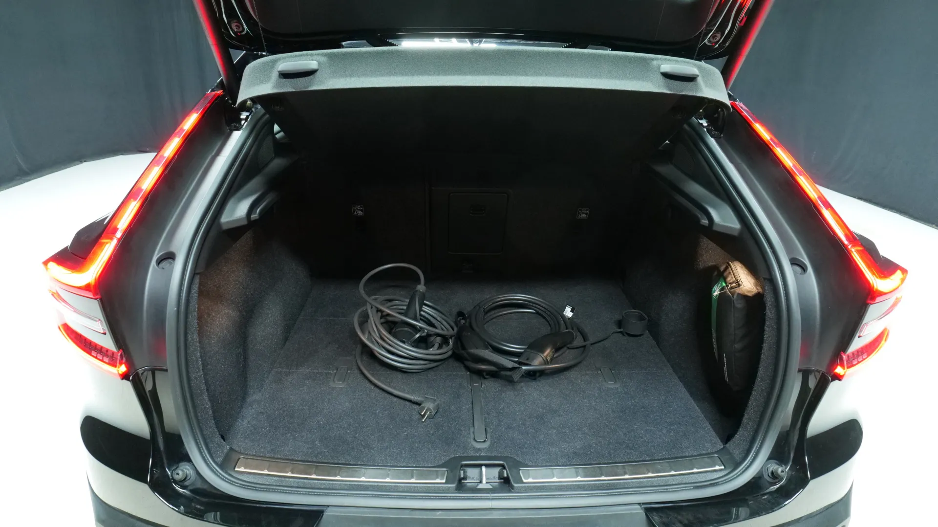 Autokuva 16 - LSH-690