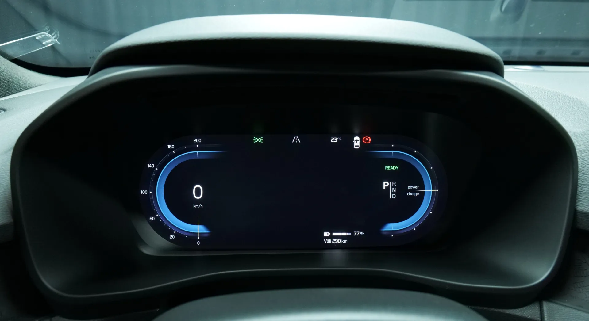 Autokuva 6 - LSH-690