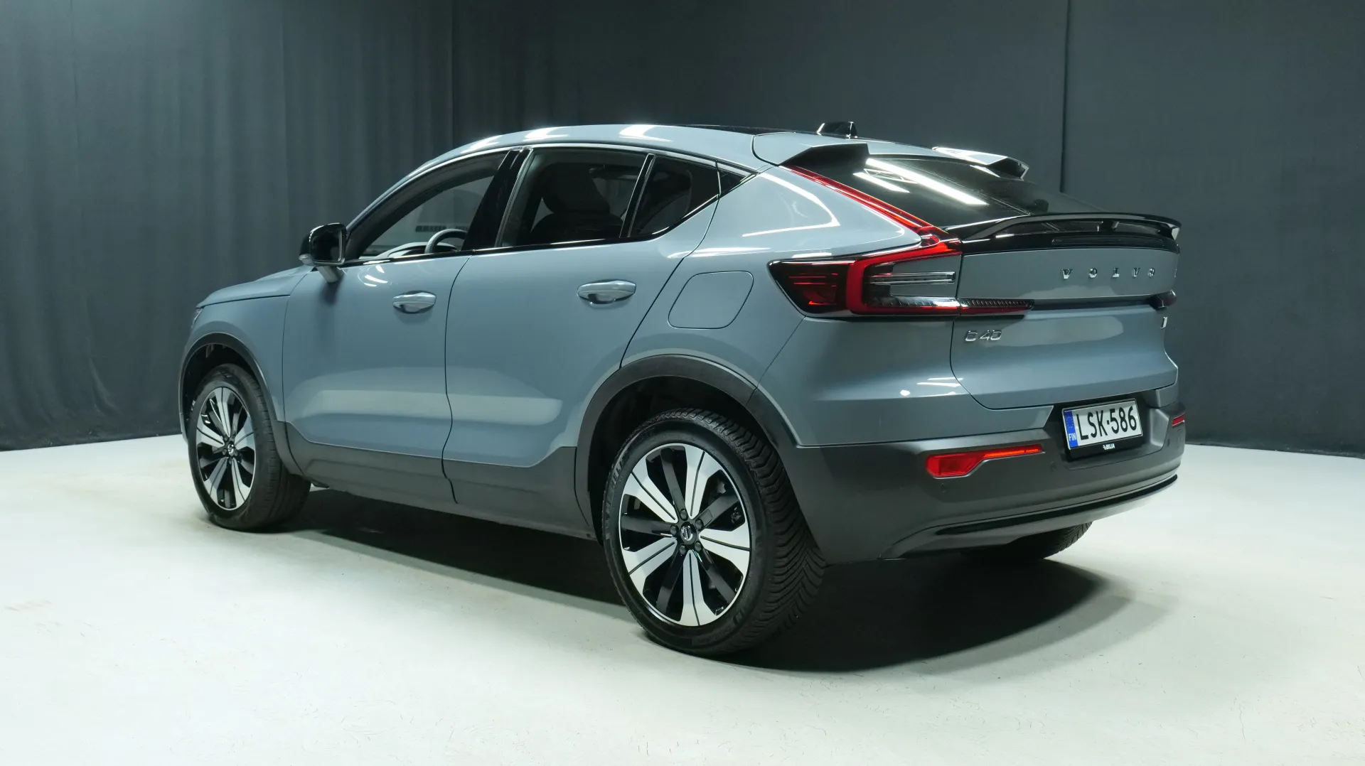 Autokuva 2 - LSK-586