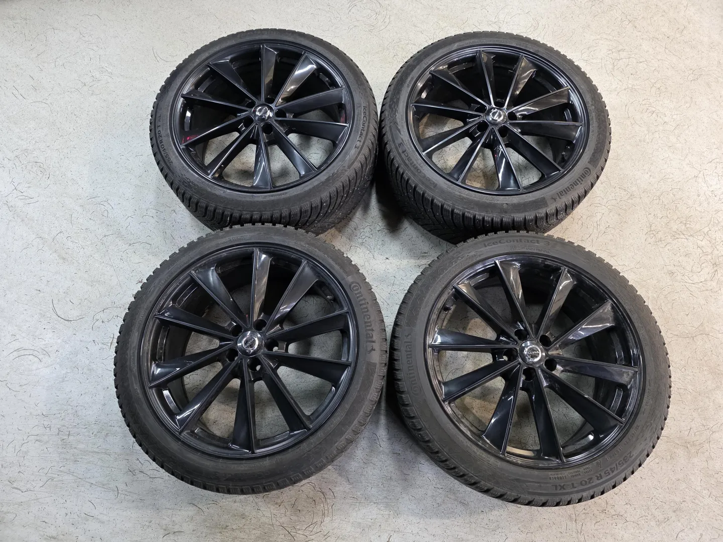 Autokuva 23 - LSL-330