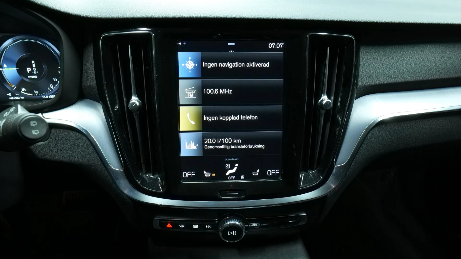 Autokuva 7 - LSM-702