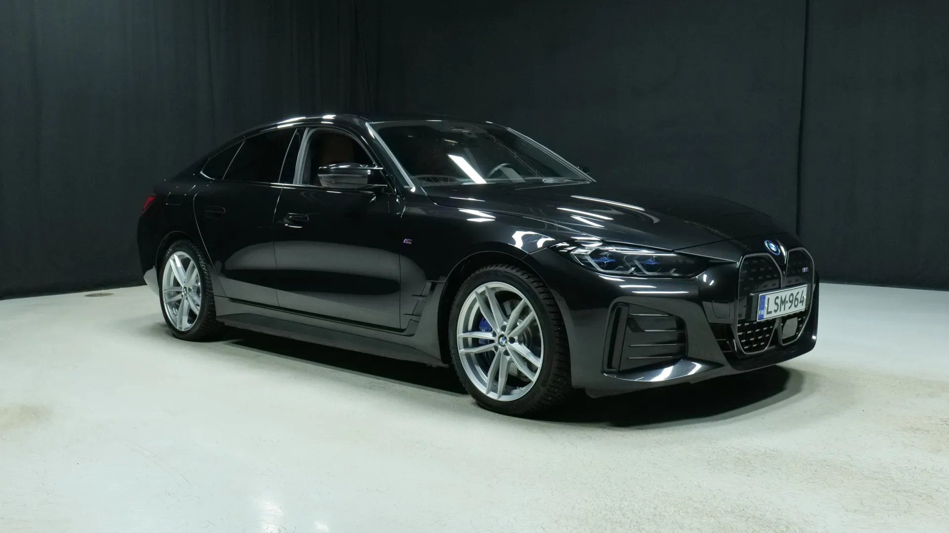 Autokuva 5 - LSM-964