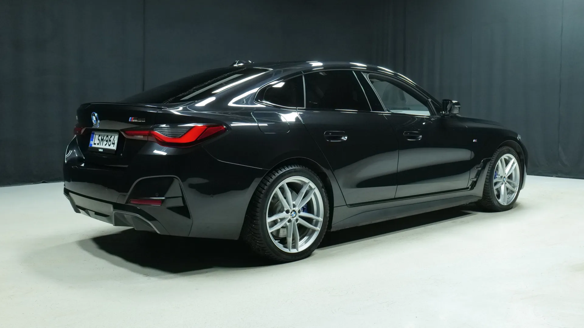 Autokuva 3 - LSM-964