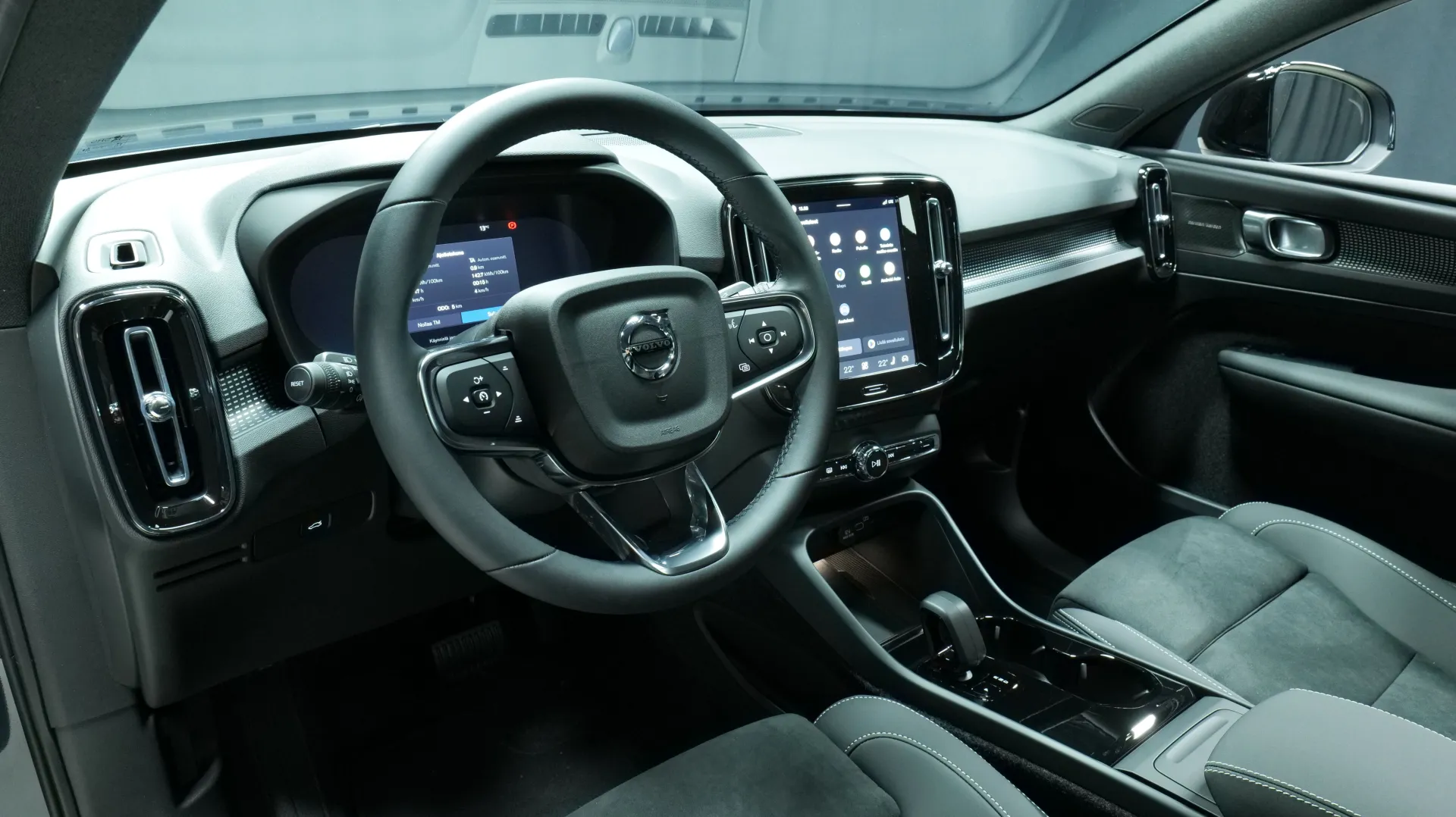 Autokuva 13 - LTL-140