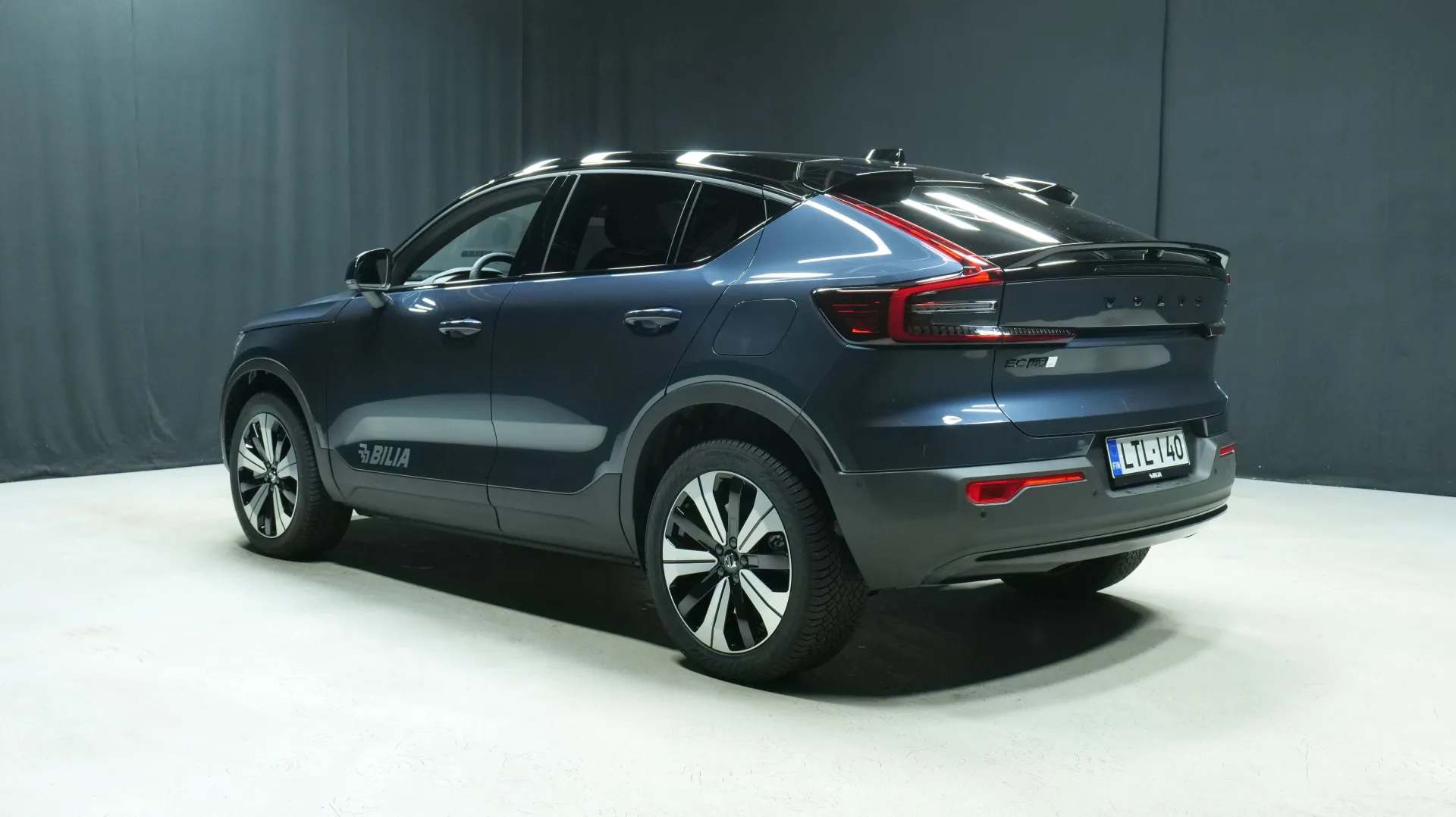 Autokuva 2 - LTL-140