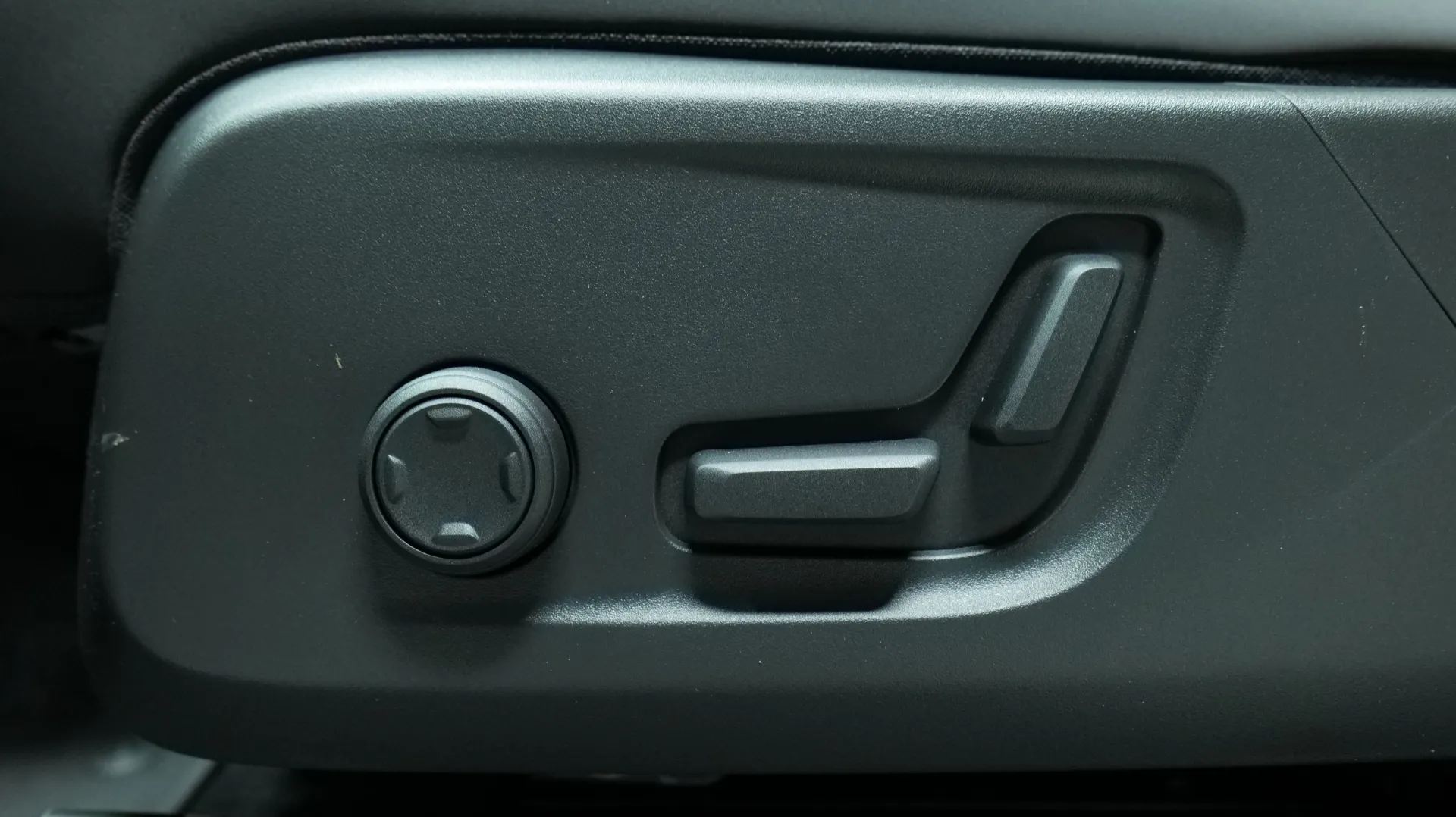 Autokuva 11 - LTL-140