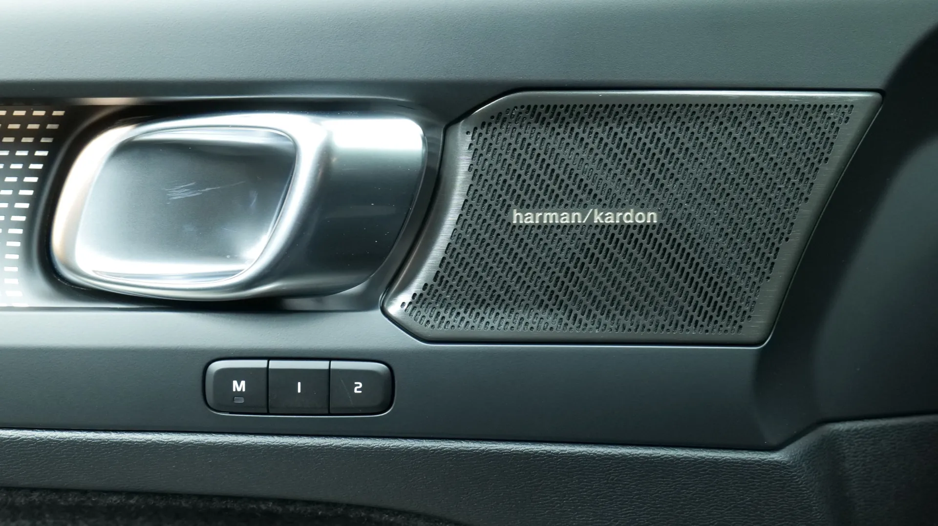 Autokuva 10 - LTL-140