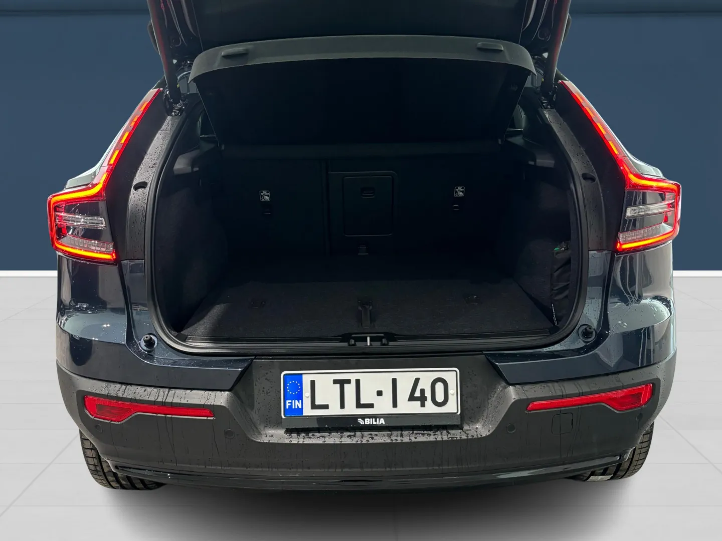 Autokuva 11 - LTL-140