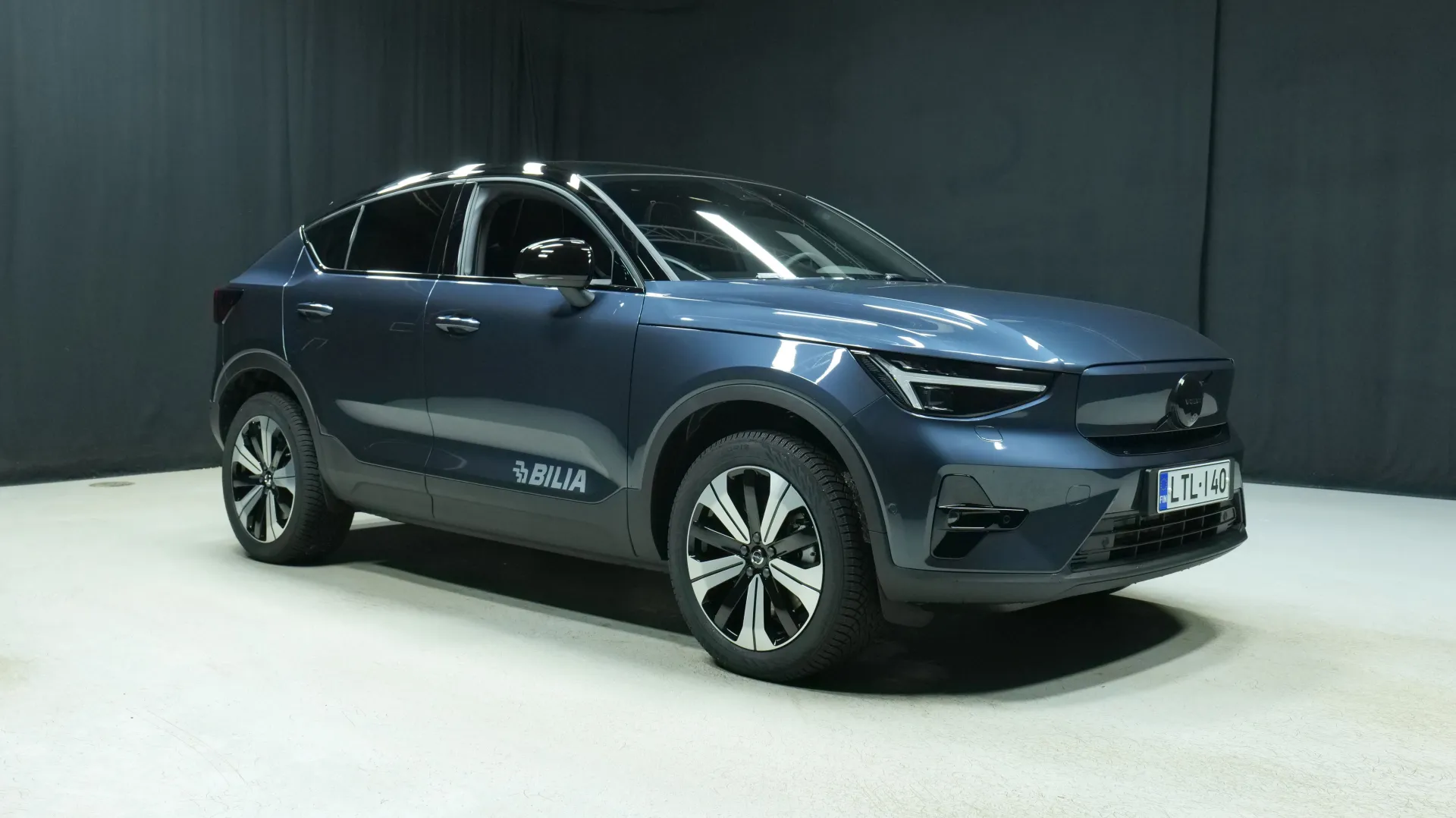 Autokuva 5 - LTL-140