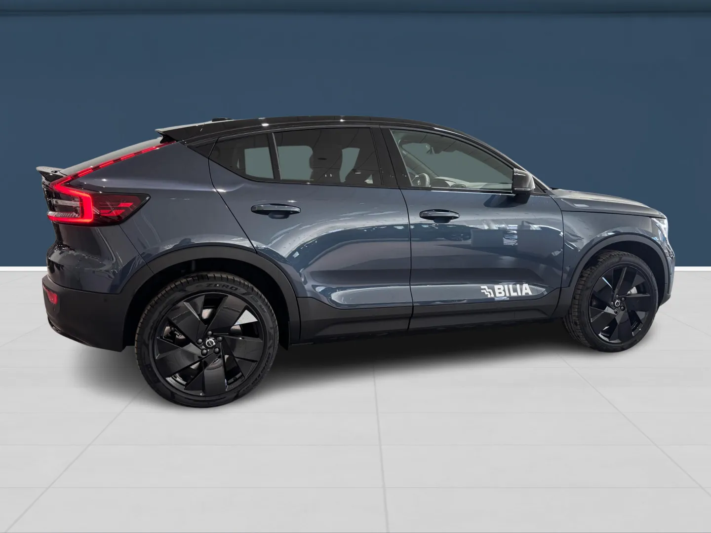 Autokuva 6 - LTL-140