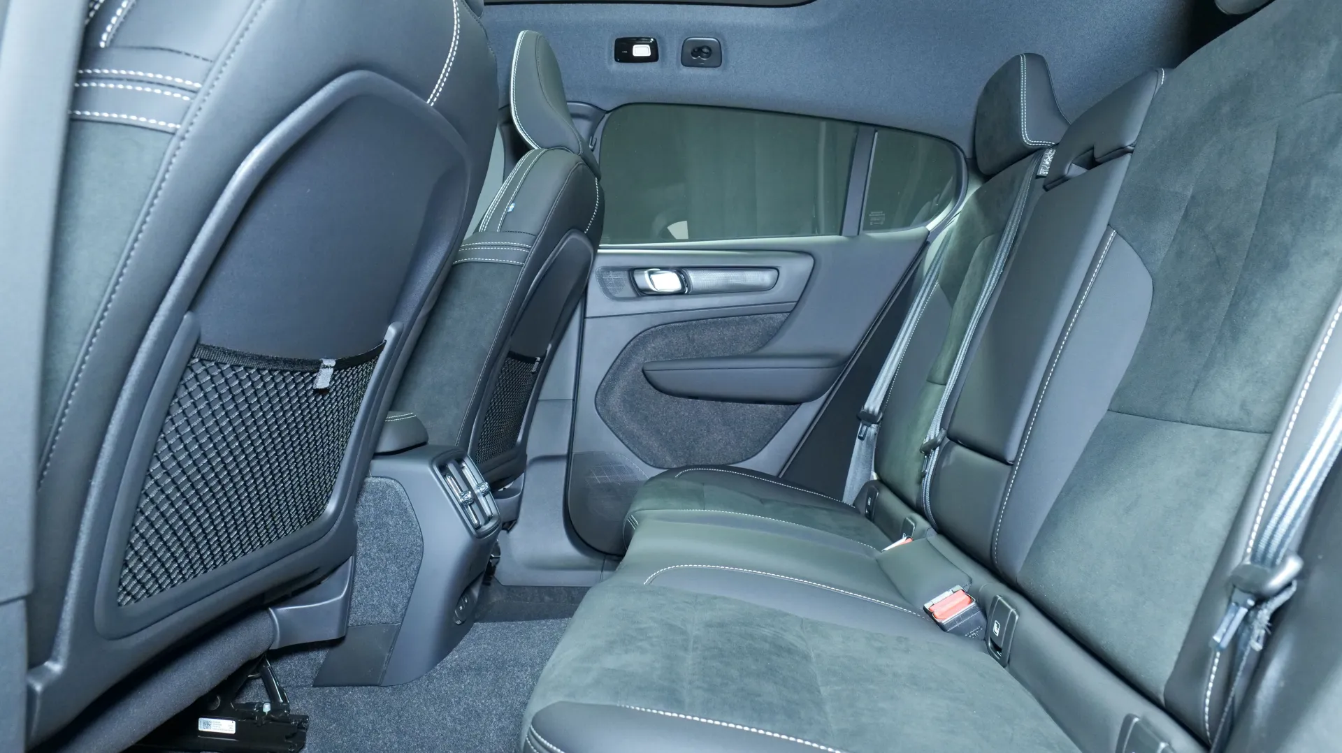 Autokuva 16 - LTL-140