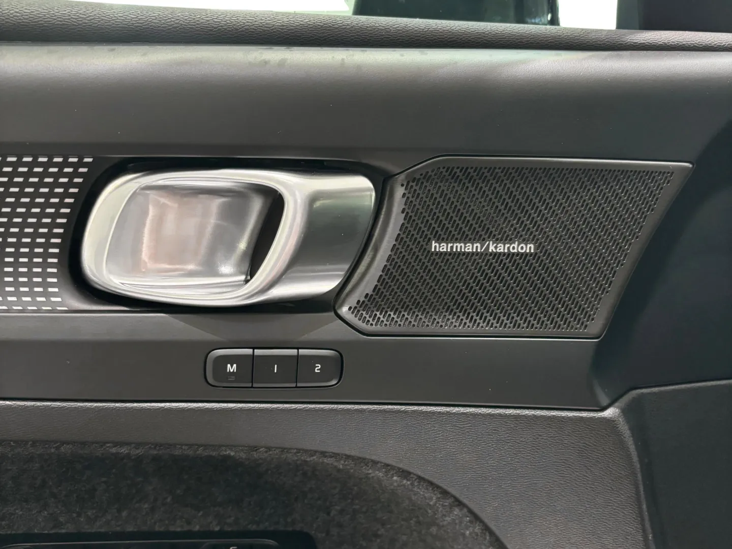 Autokuva 12 - LTL-140