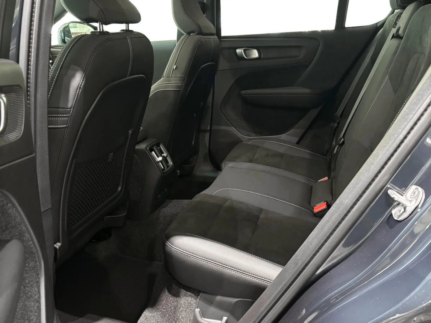 Autokuva 9 - LTL-140