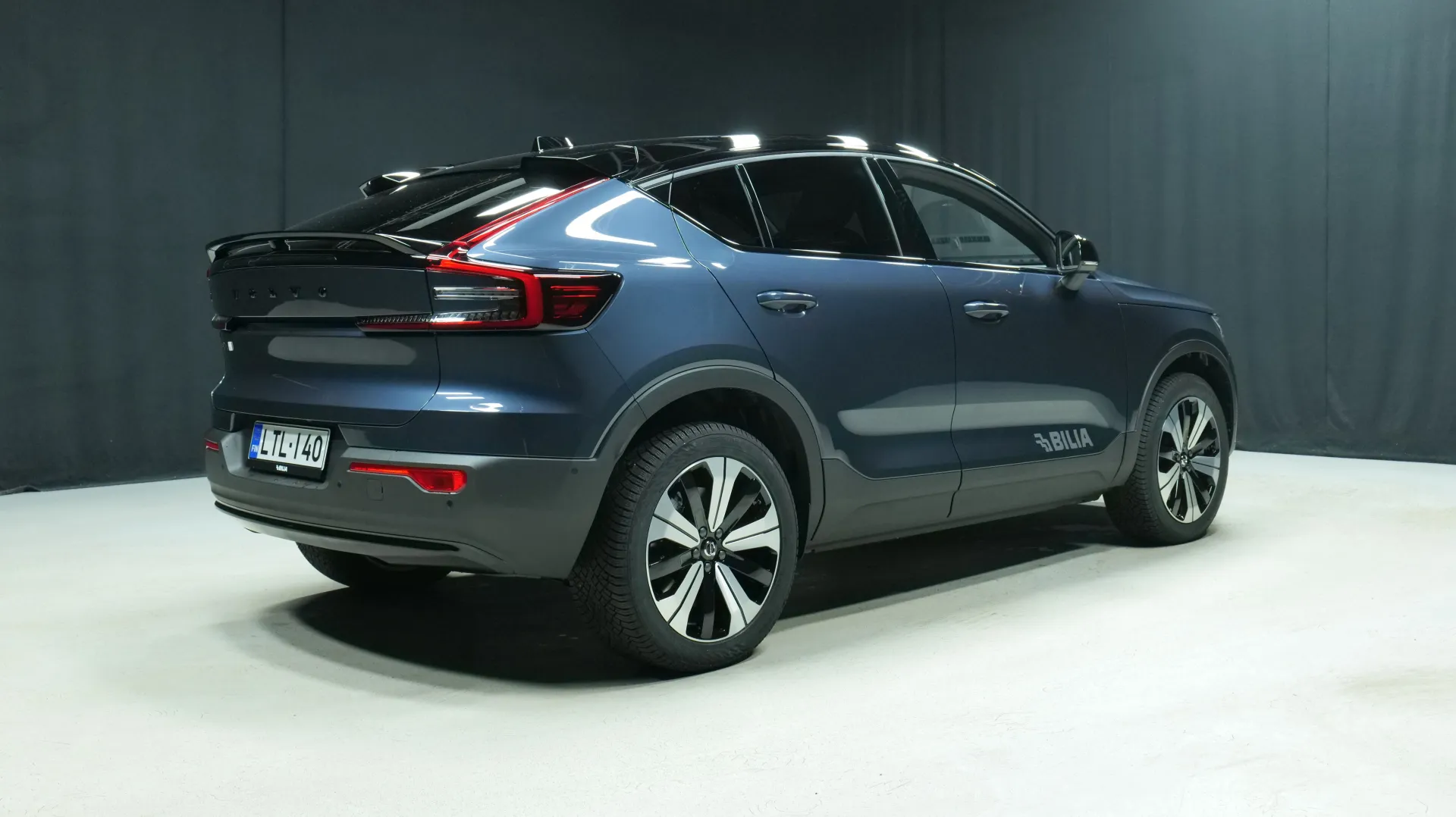 Autokuva 3 - LTL-140