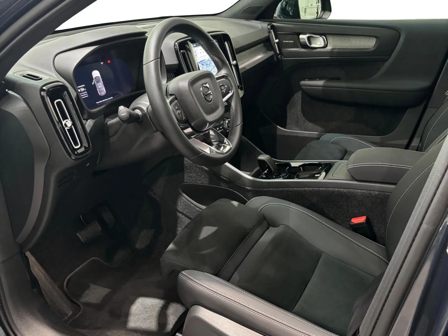 Autokuva 8 - LTL-140