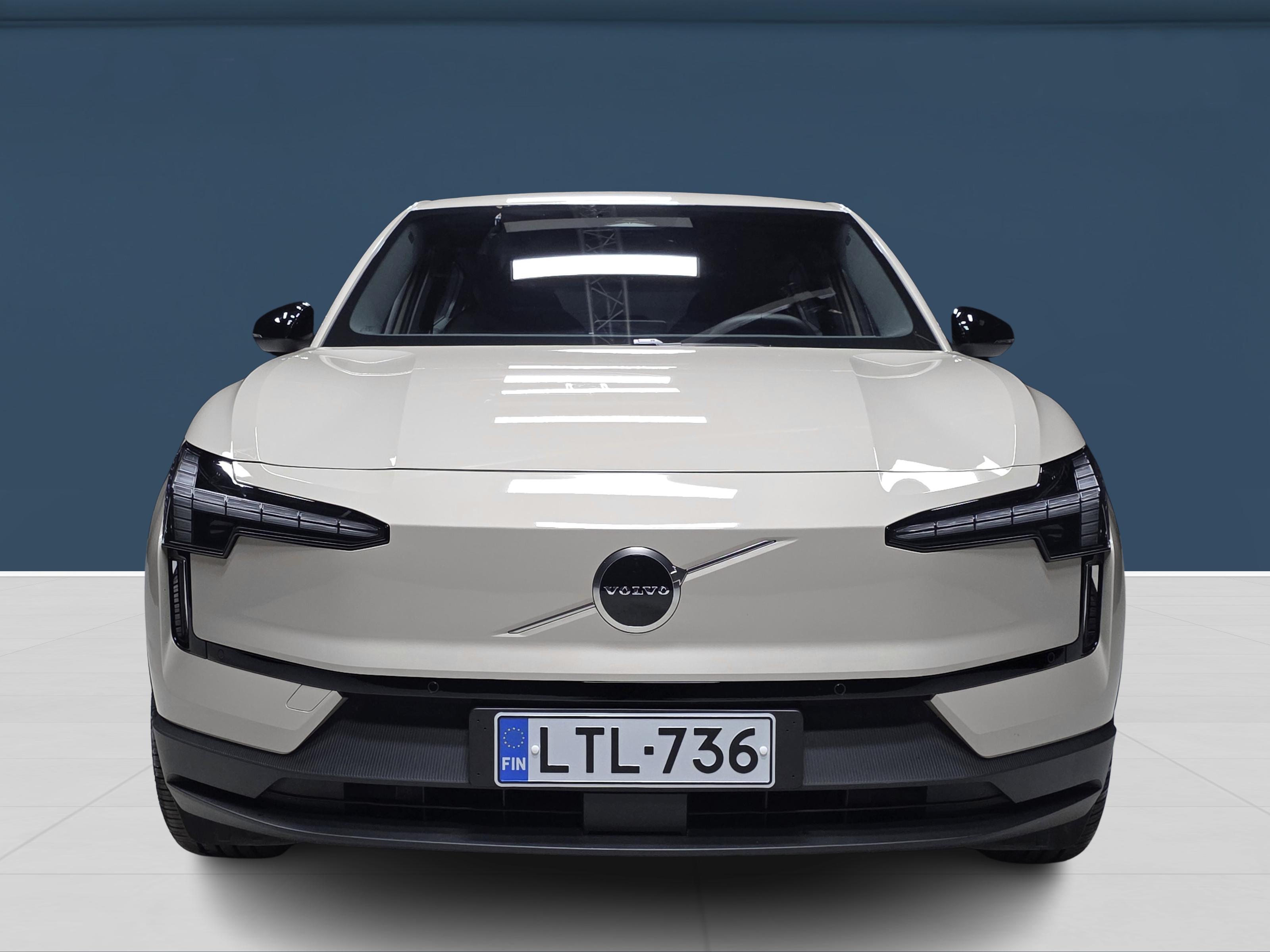 Volvo EX30 Single Extended Range Plus 2026, photo 2/15