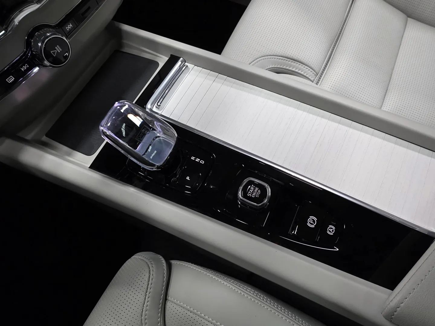 Autokuva 14 - LTM-112