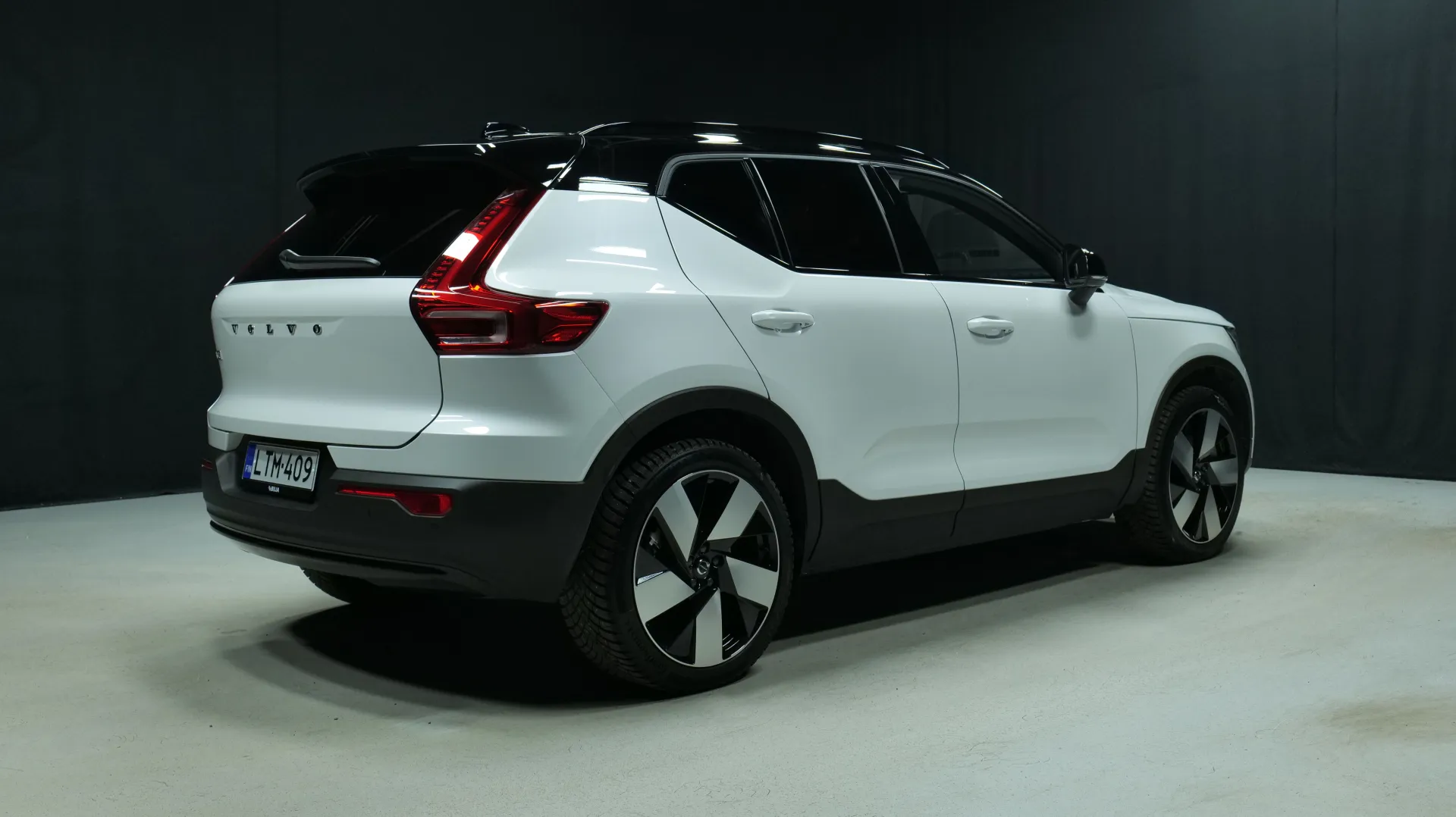 Autokuva 3 - LTM-409