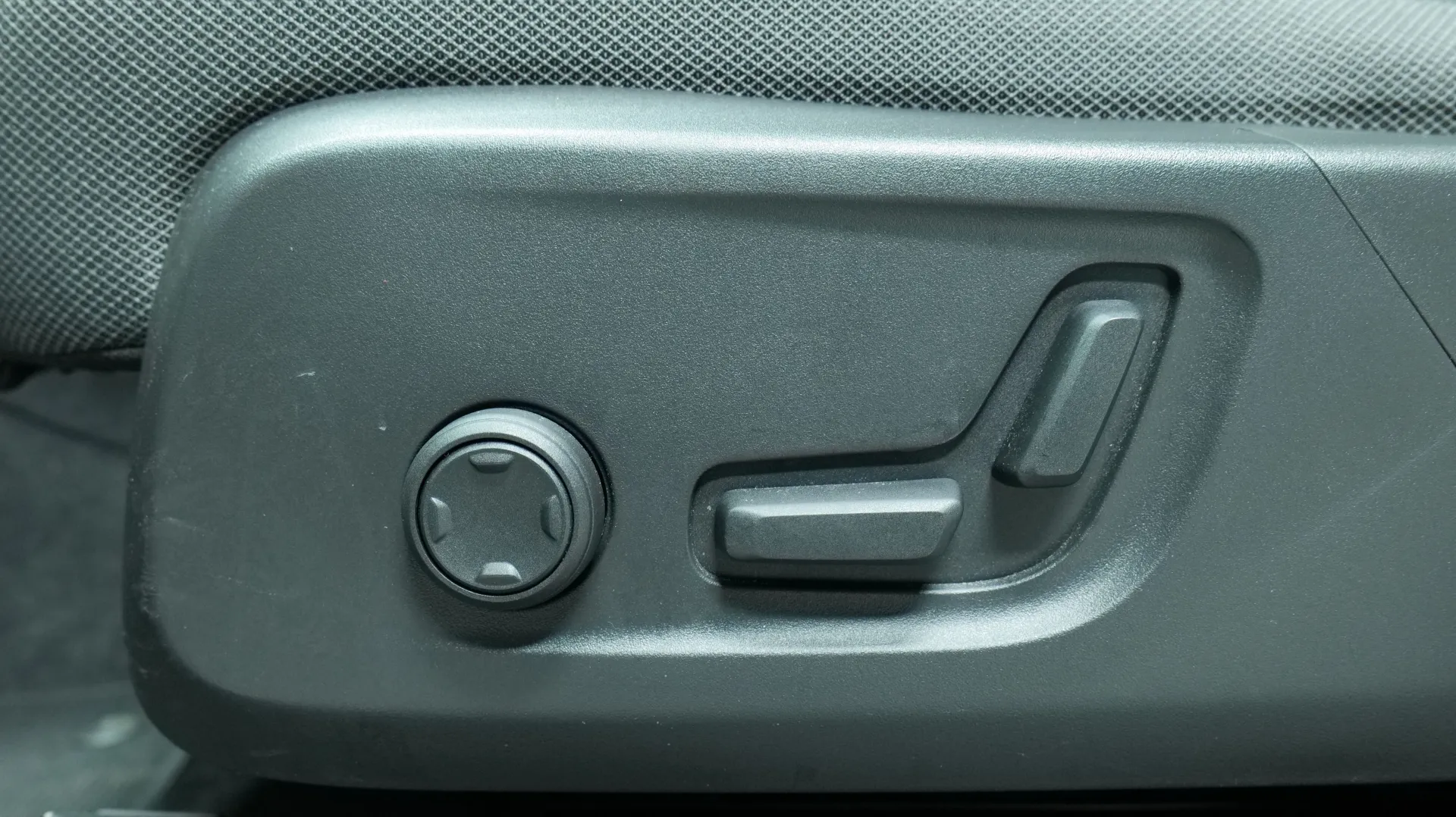 Autokuva 11 - LTM-409