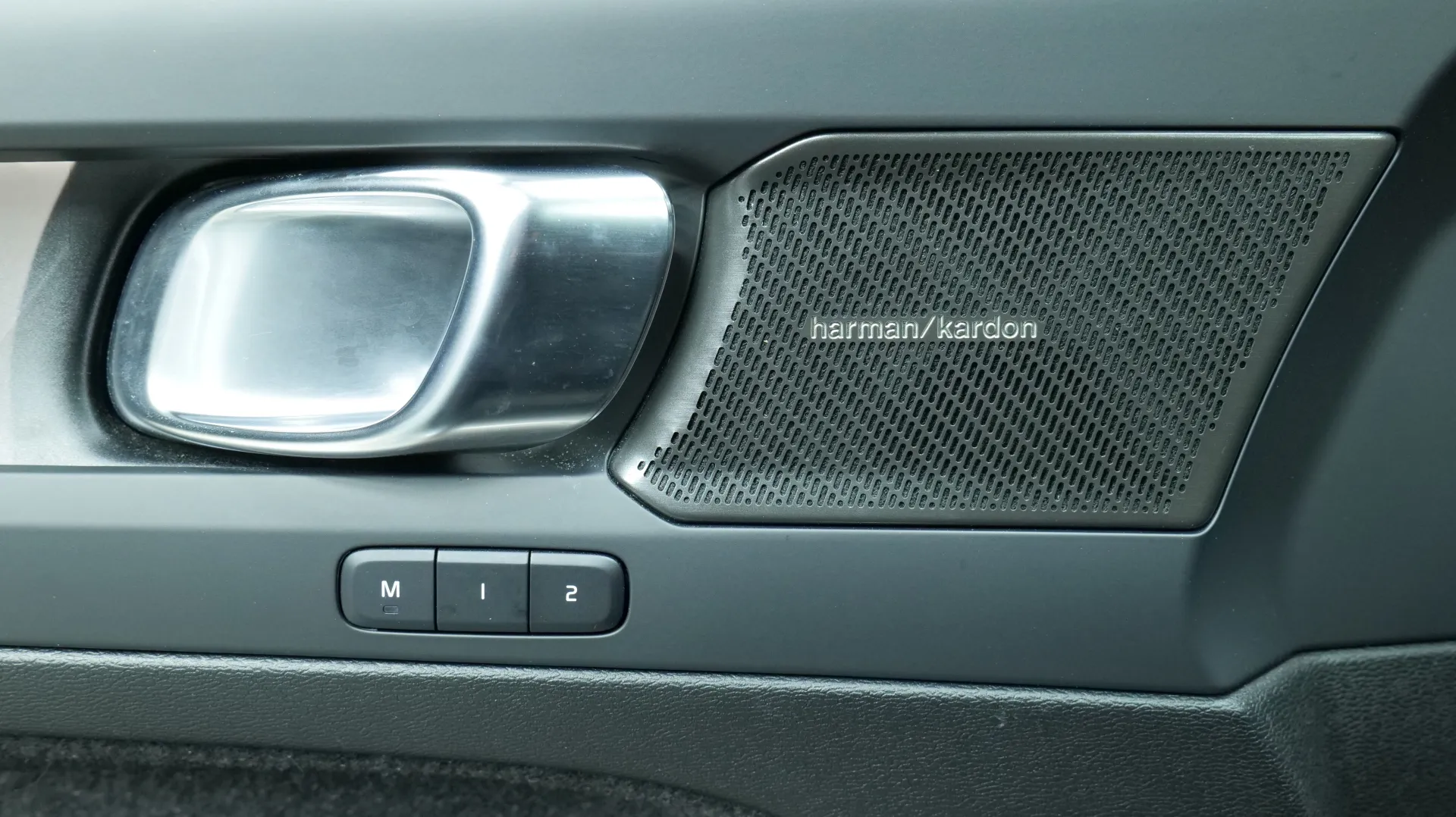 Autokuva 10 - LTM-409