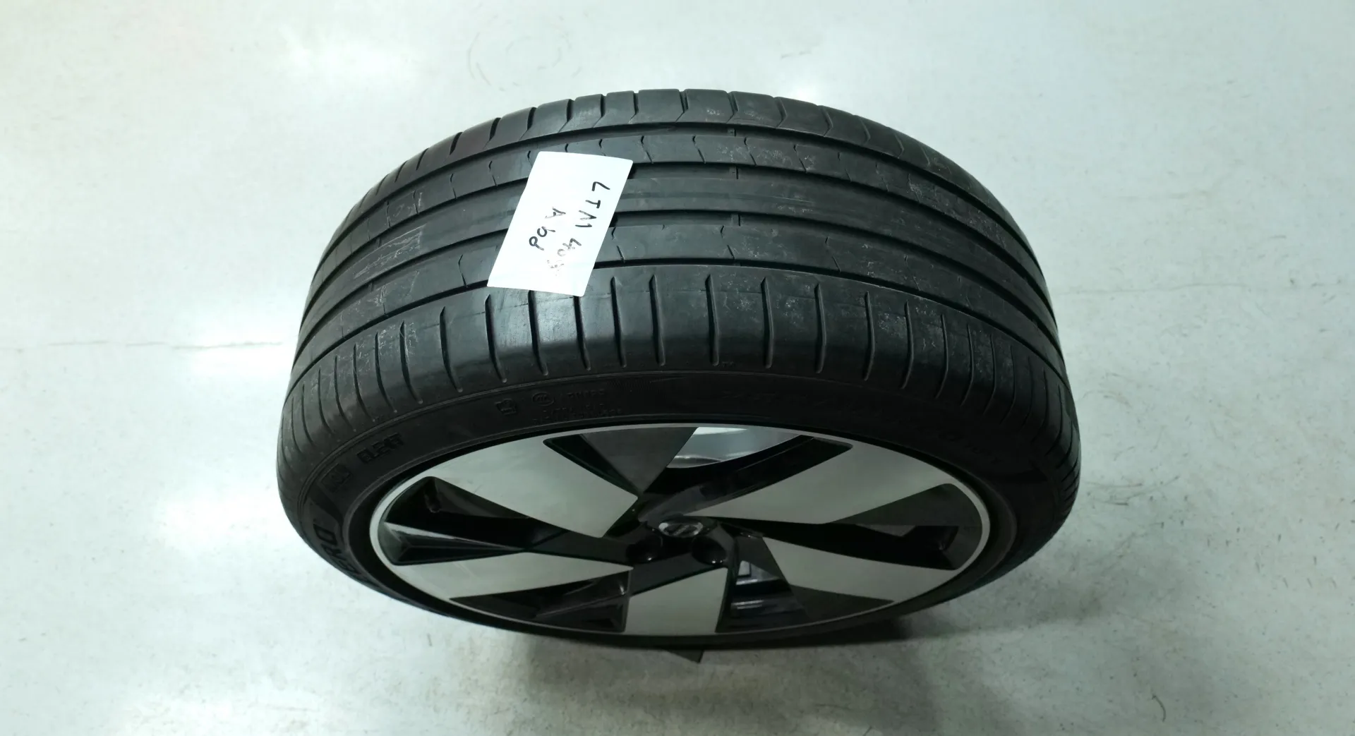 Autokuva 21 - LTM-409