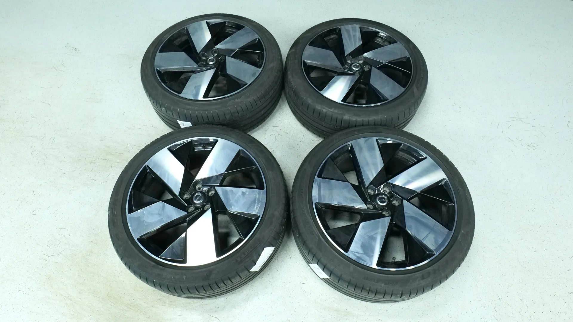 Autokuva 20 - LTM-409