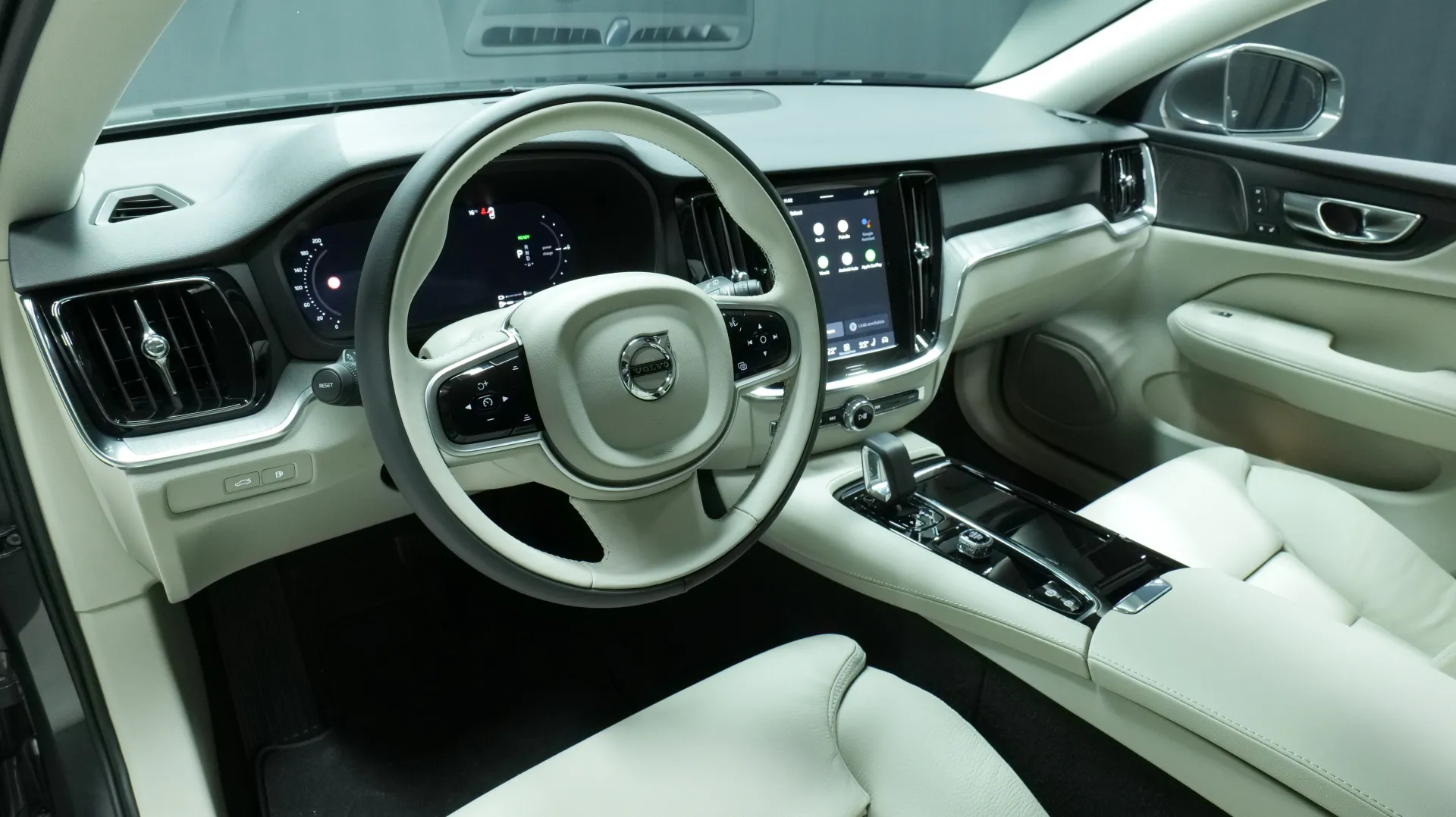 Autokuva 13 - LTO-618