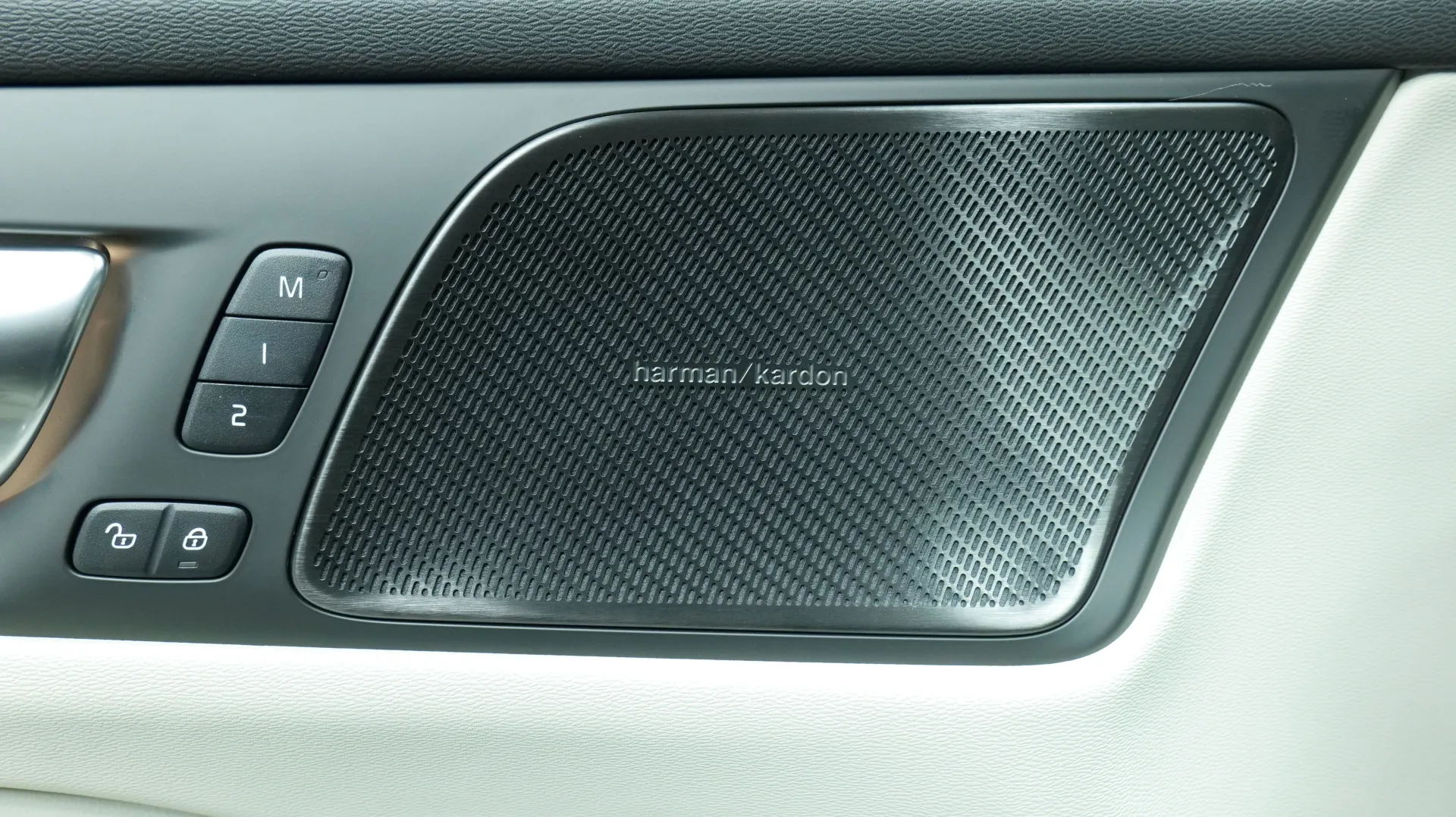 Autokuva 10 - LTO-618