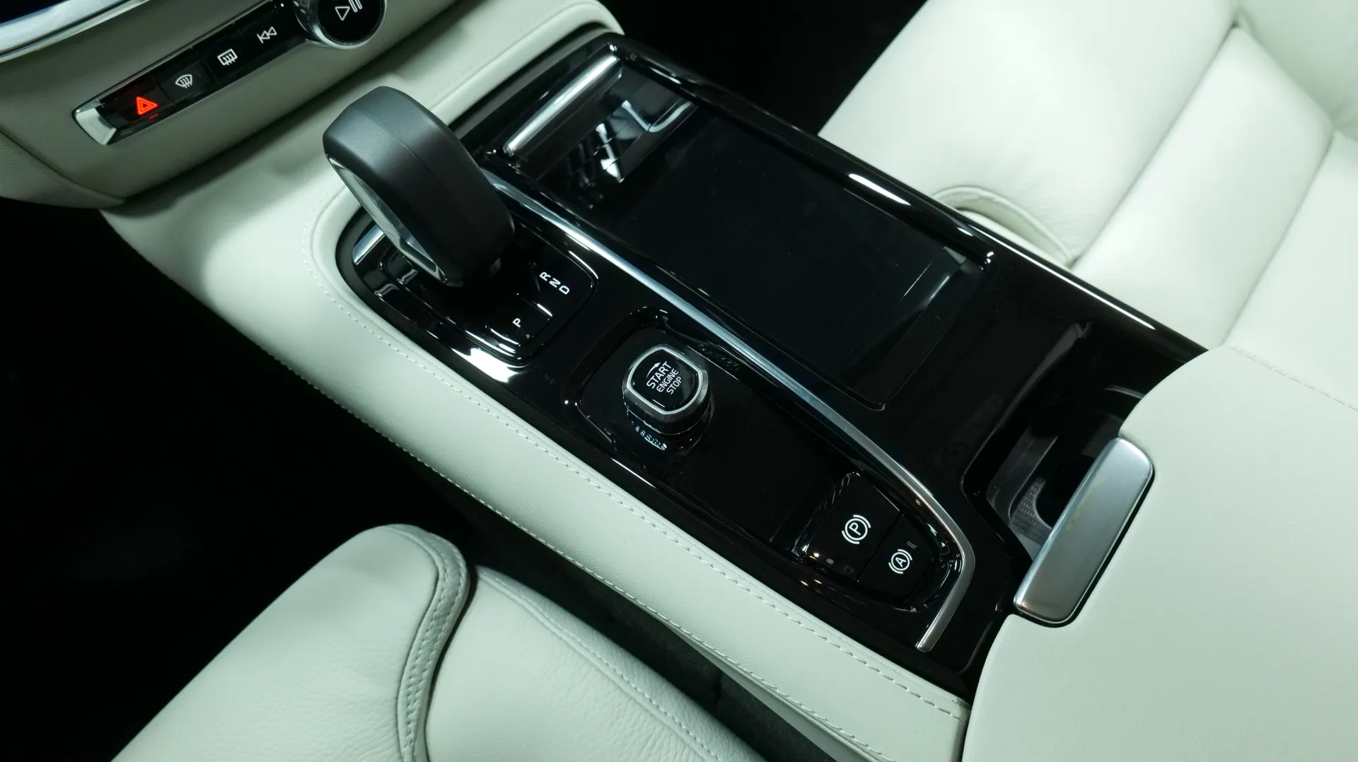 Autokuva 9 - LTO-618