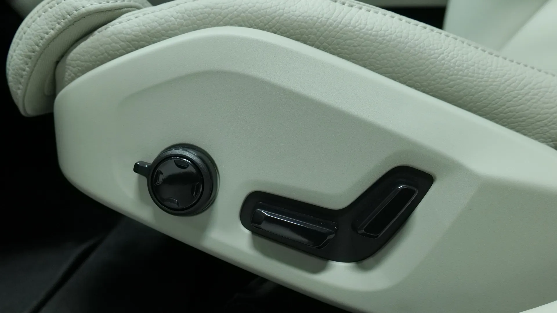 Autokuva 11 - LTO-618