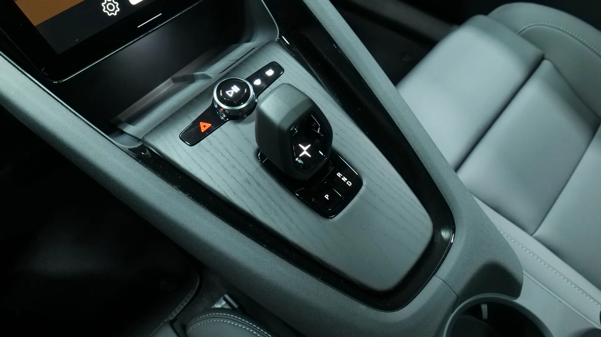 Autokuva 9 - LTO-638