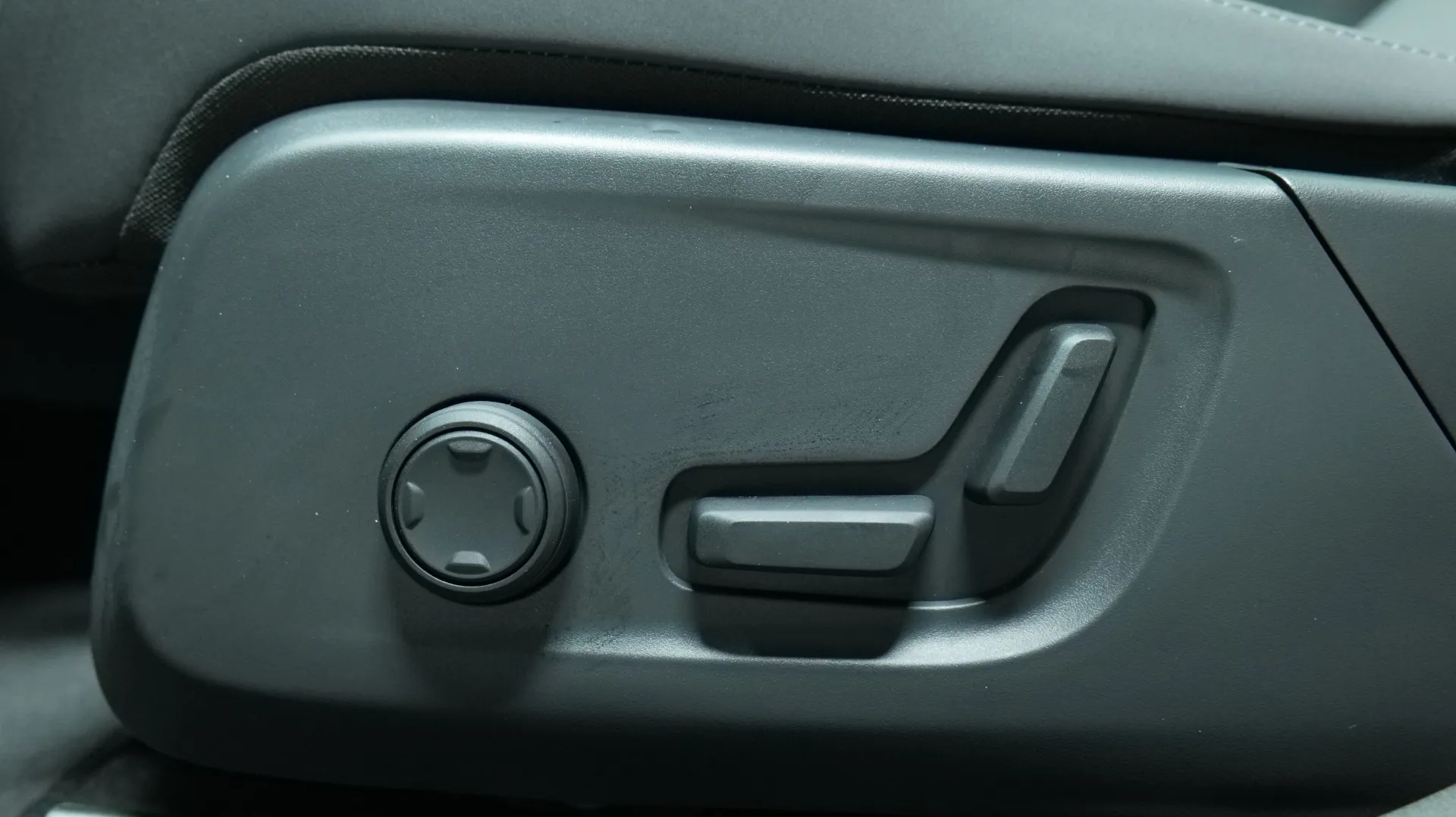 Autokuva 10 - LTO-640