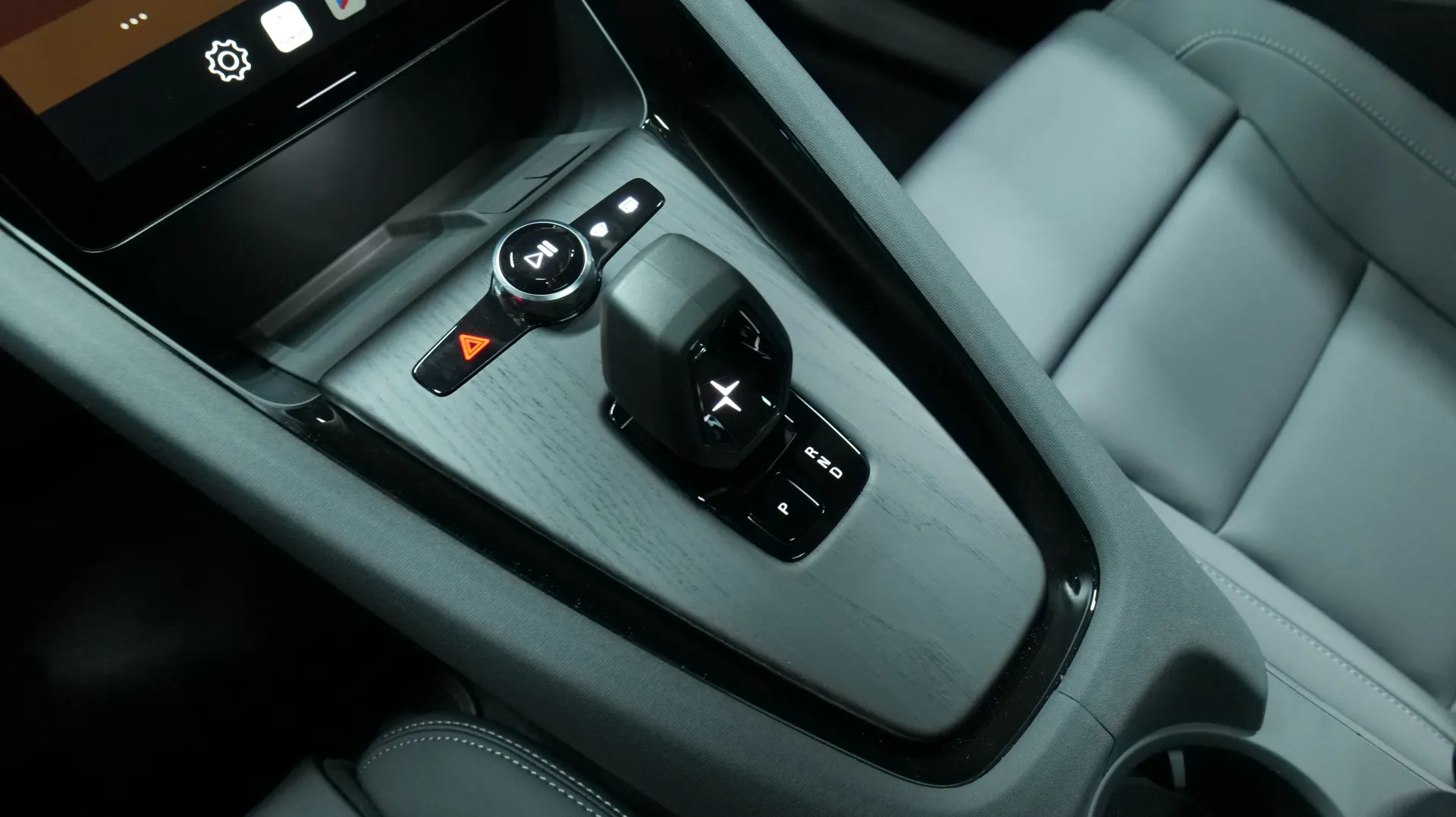 Autokuva 9 - LTO-640