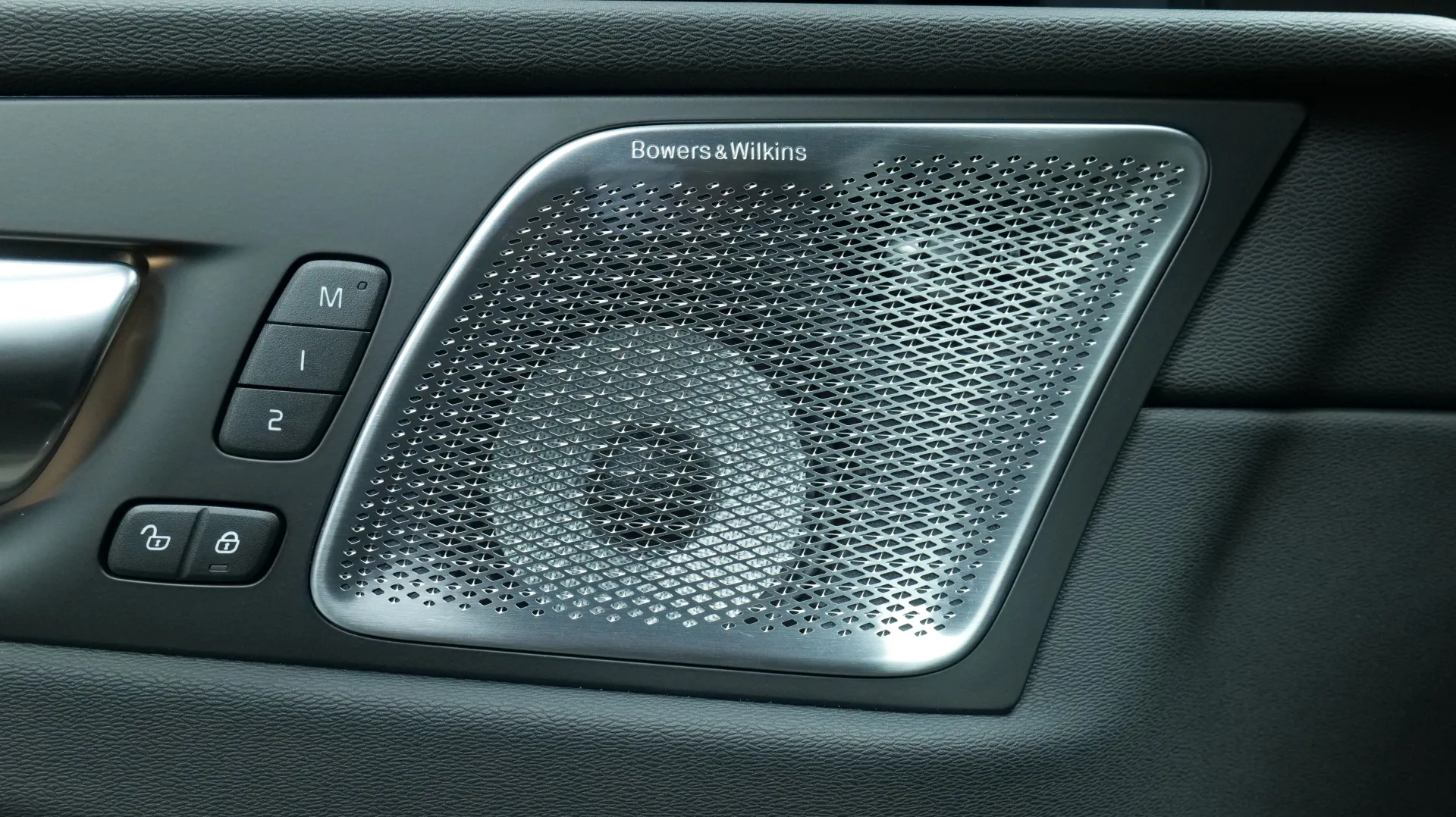 Autokuva 10 - LTP-308